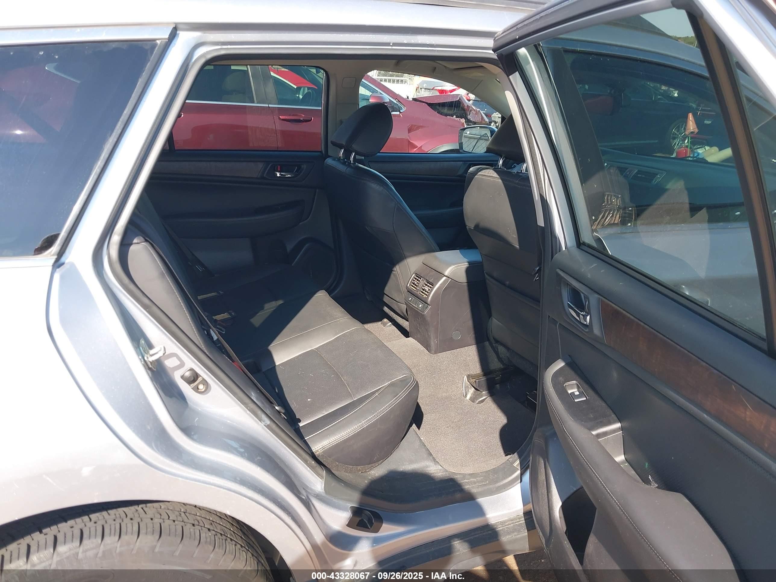 SUBARU OUTBACK image 8