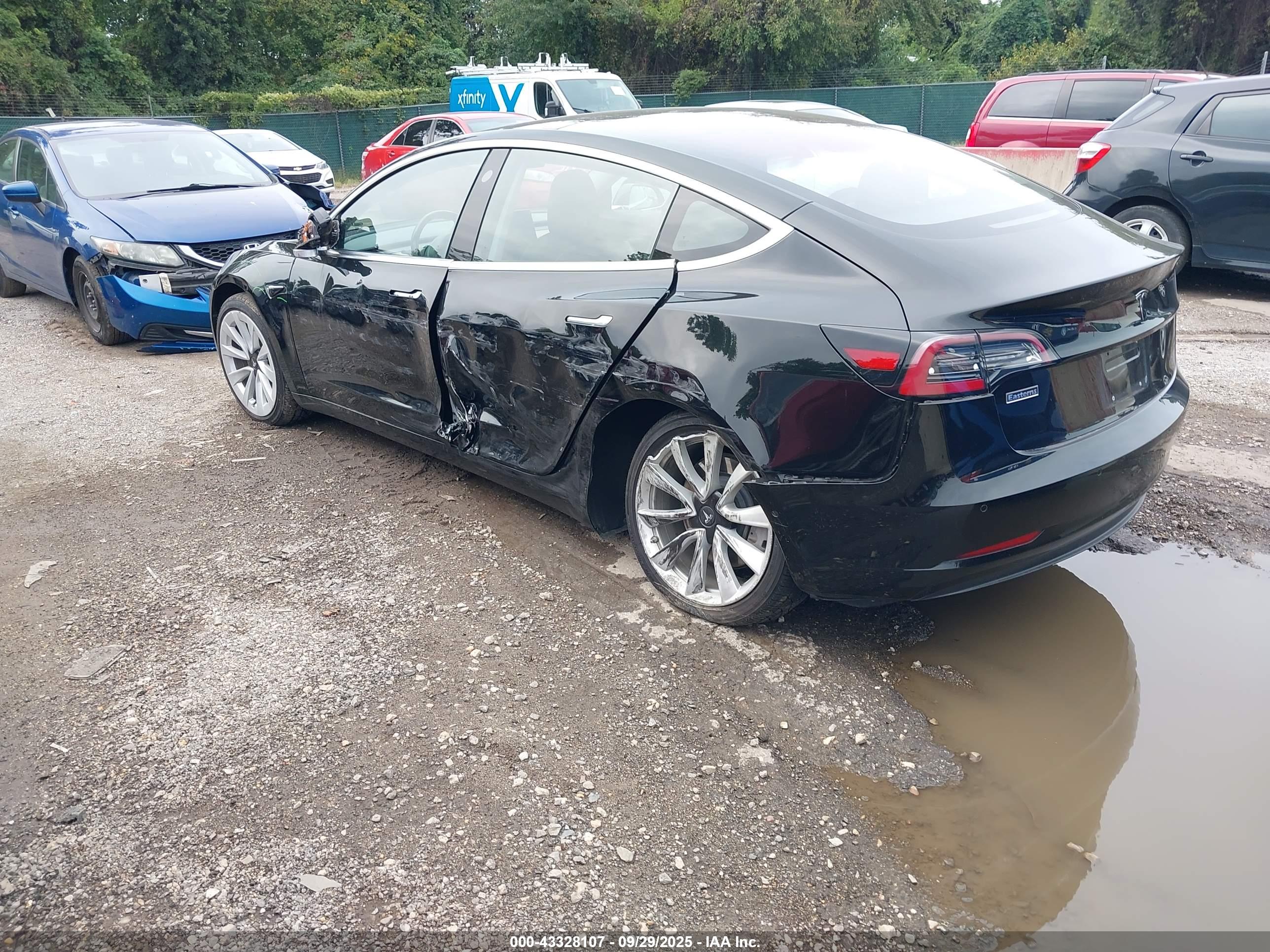 TESLA MODEL image 3