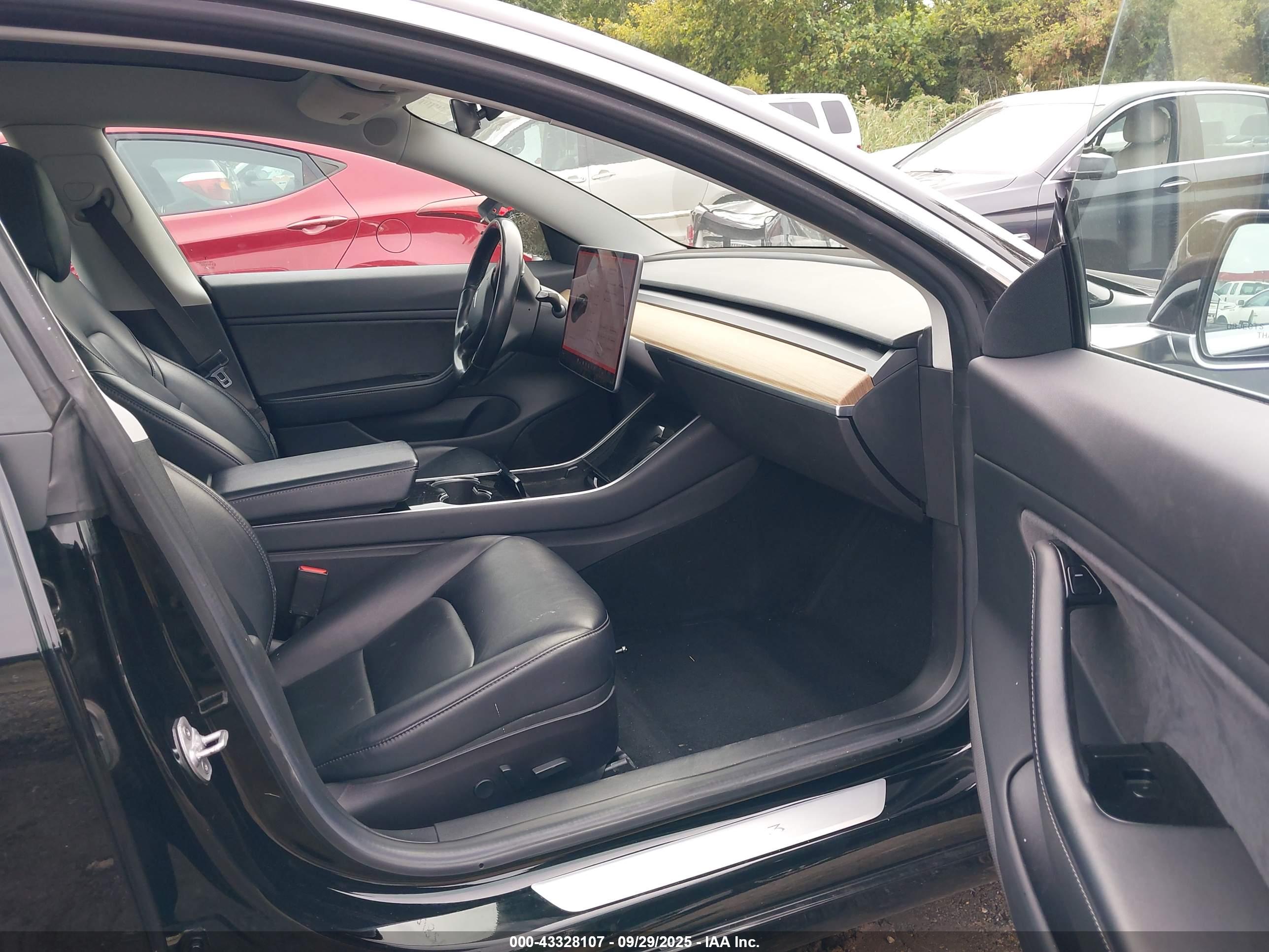 TESLA MODEL image 5