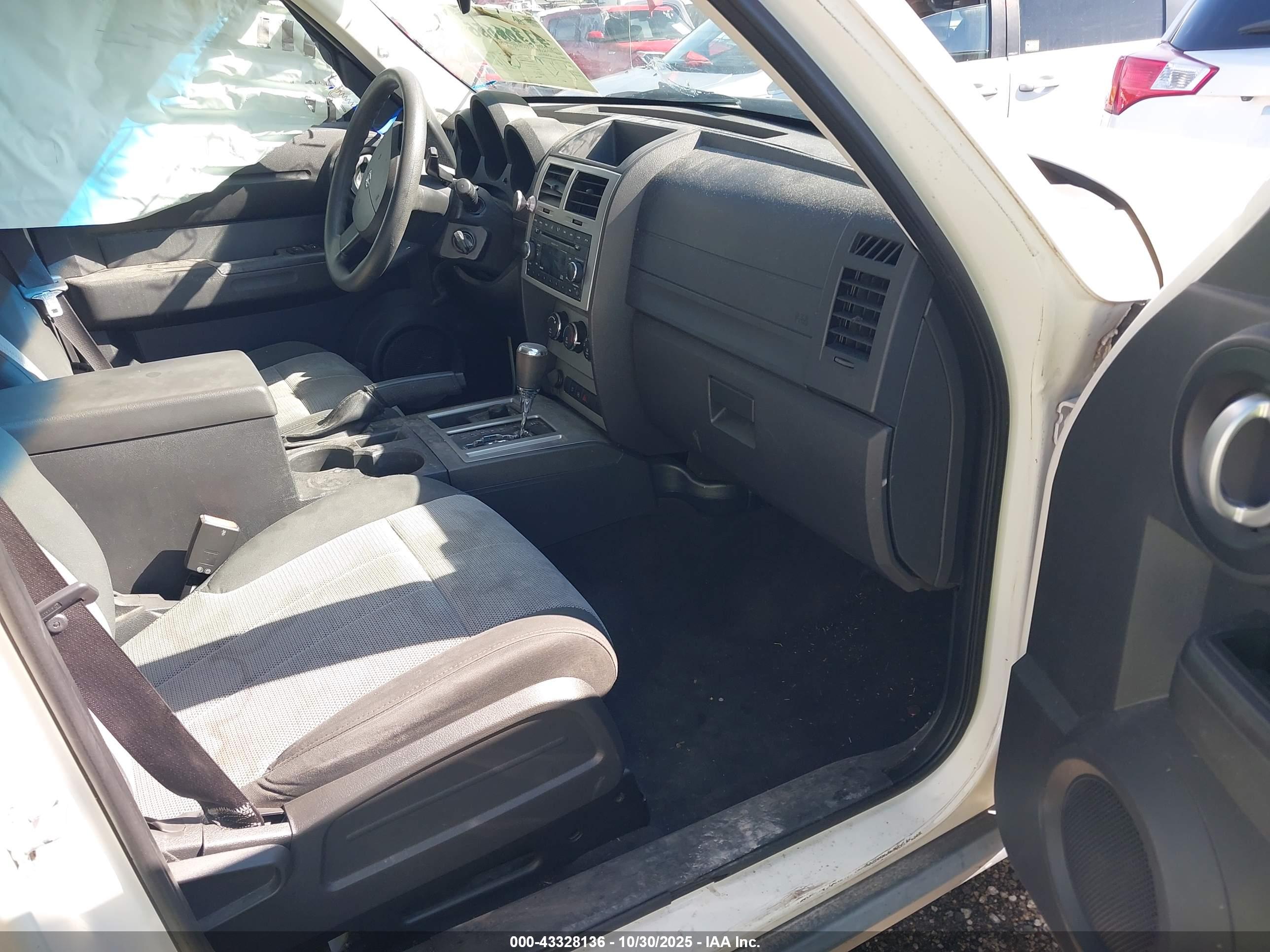 DODGE NITRO image 5