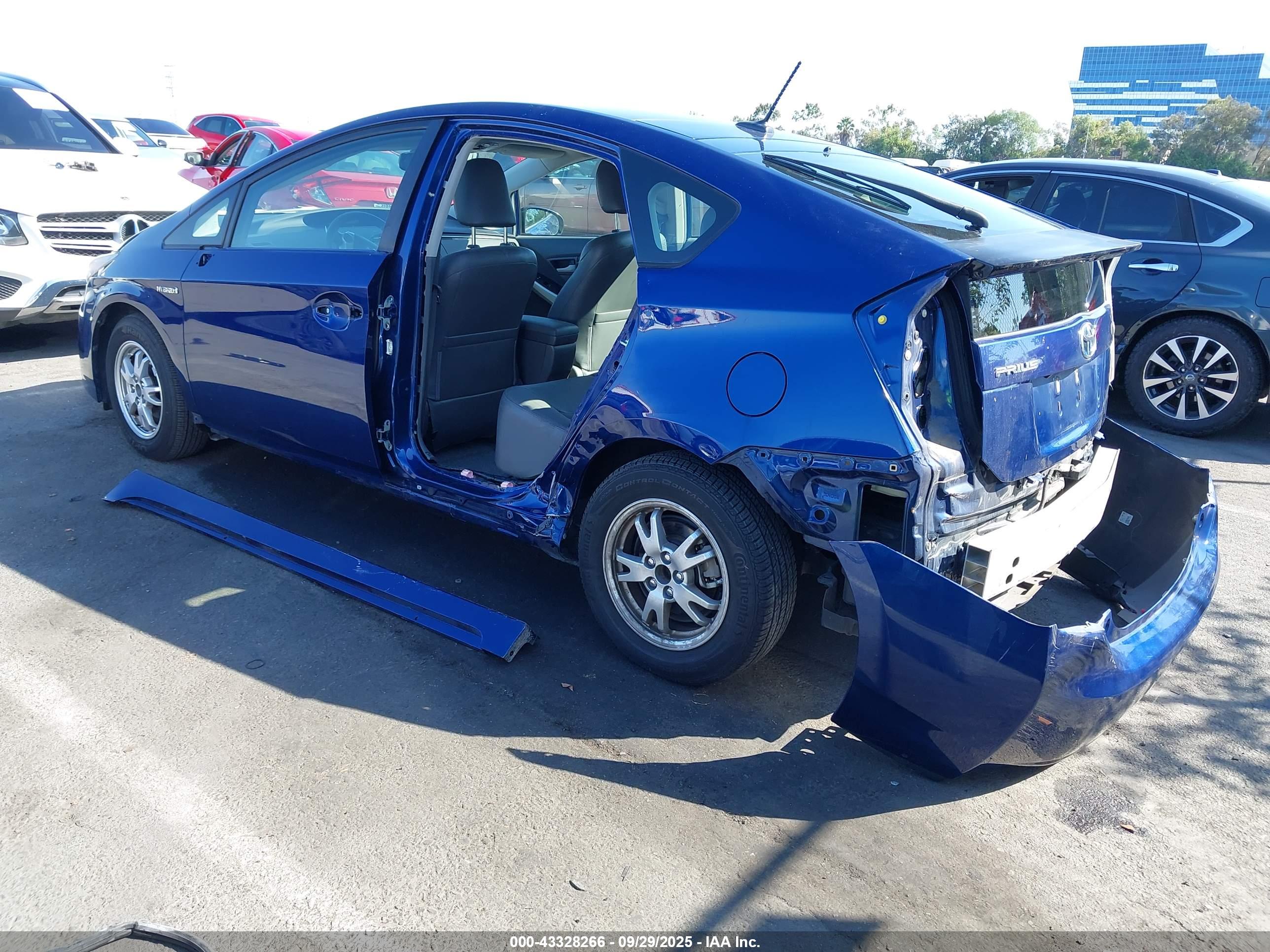 TOYOTA PRIUS image 3