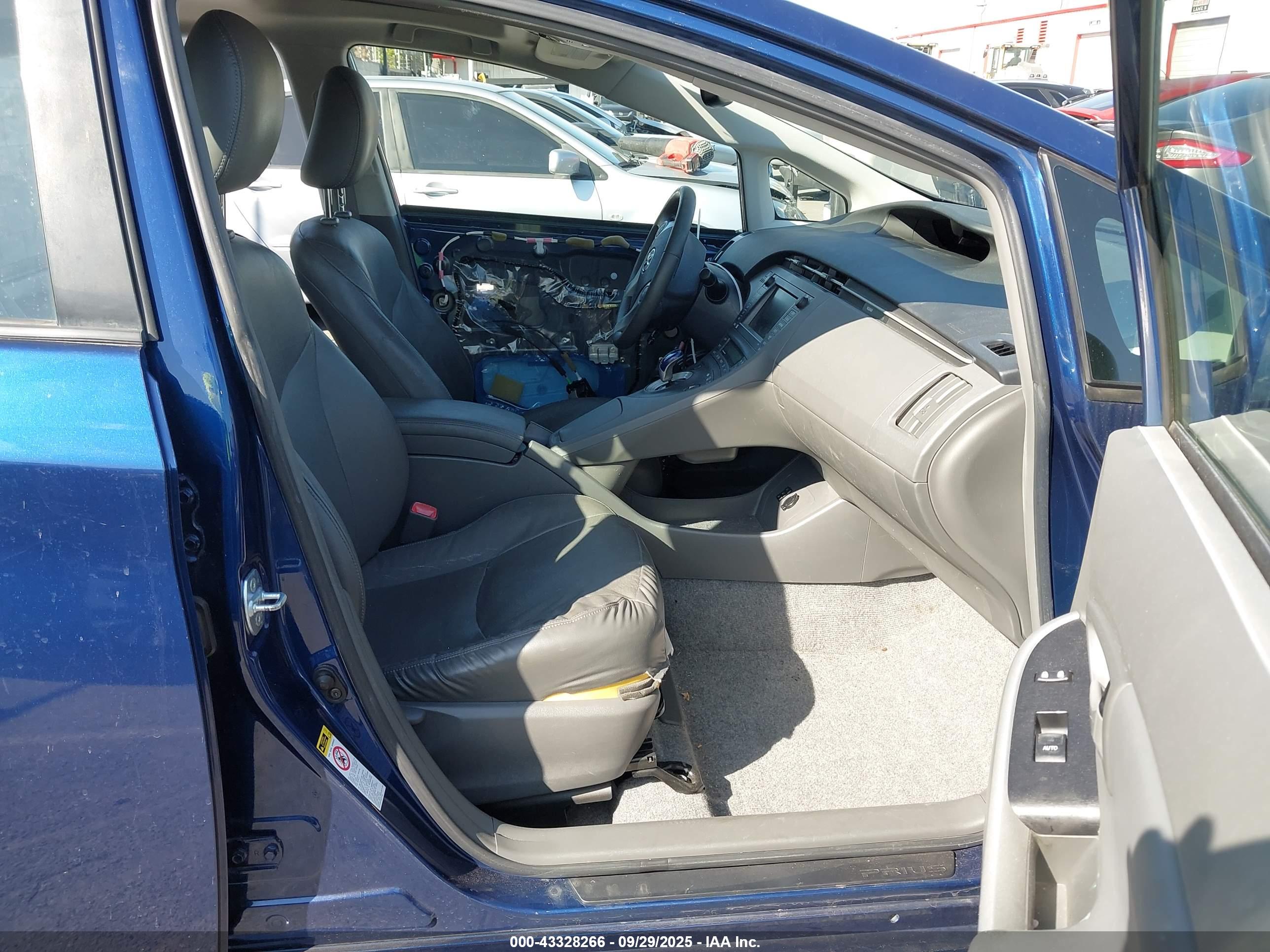 TOYOTA PRIUS image 5