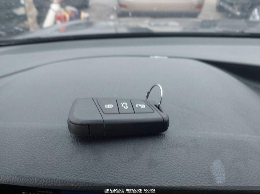 VOLKSWAGEN TAOS image 11