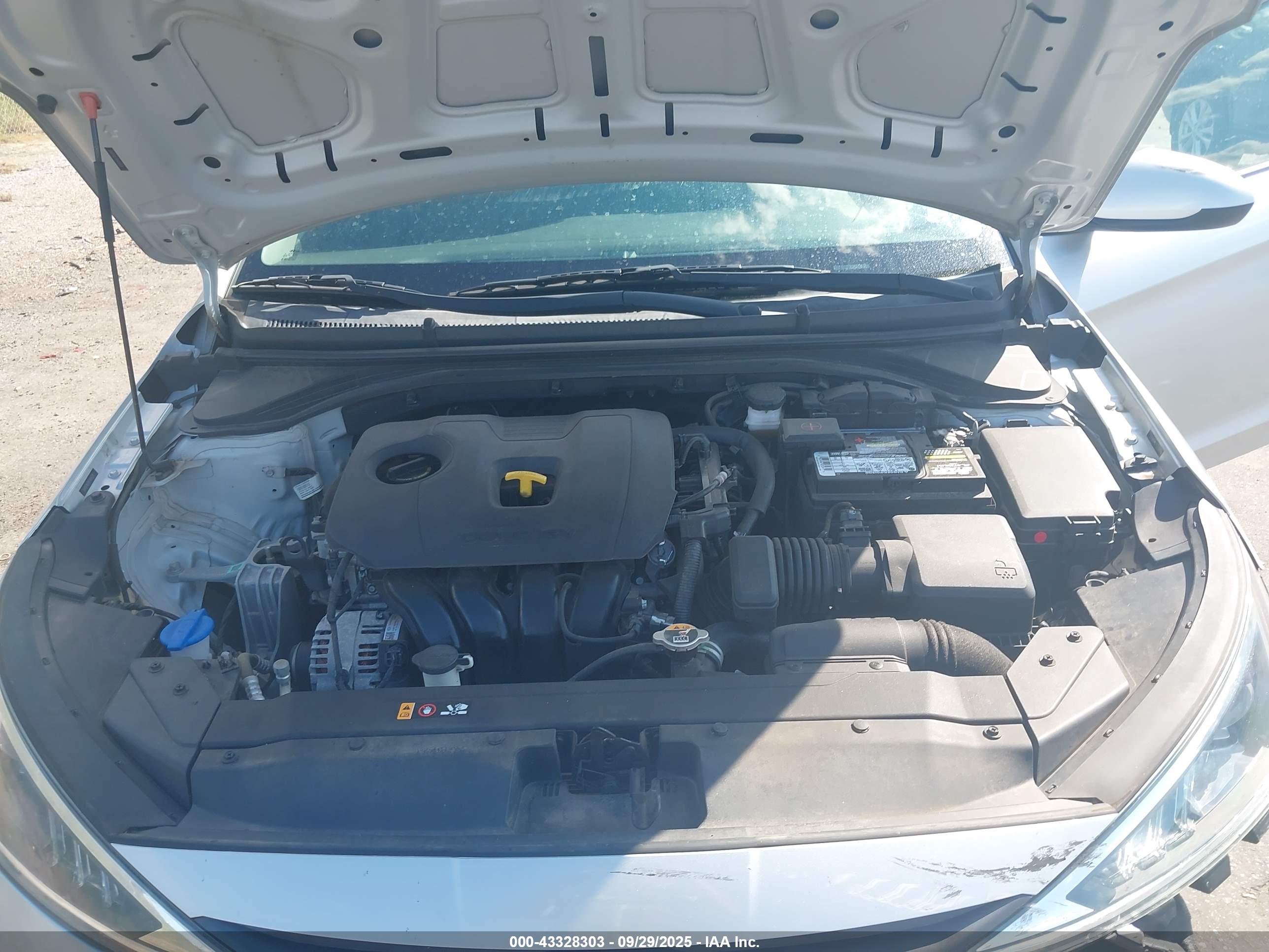 HYUNDAI ELANTRA image 10