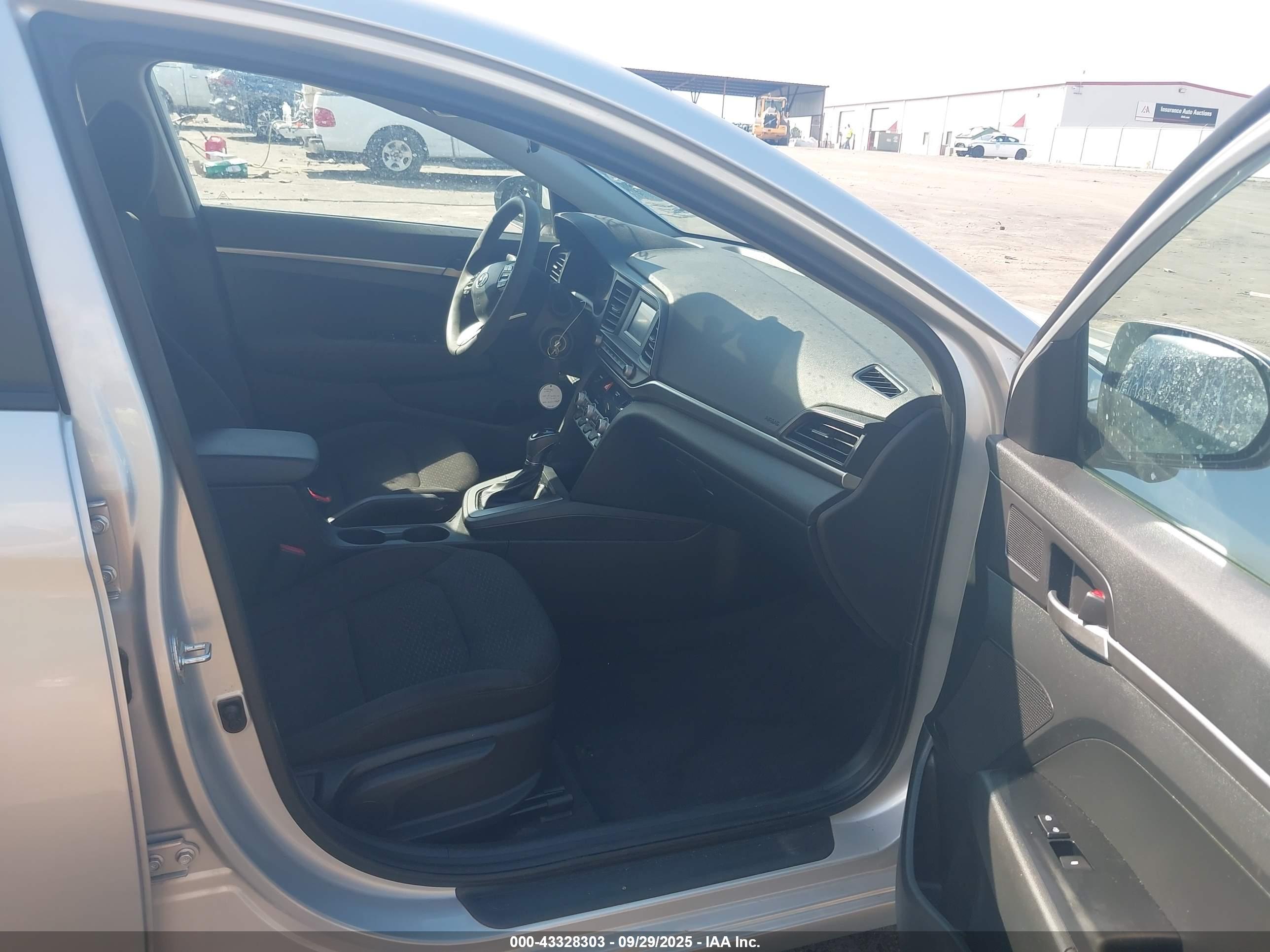 HYUNDAI ELANTRA image 5
