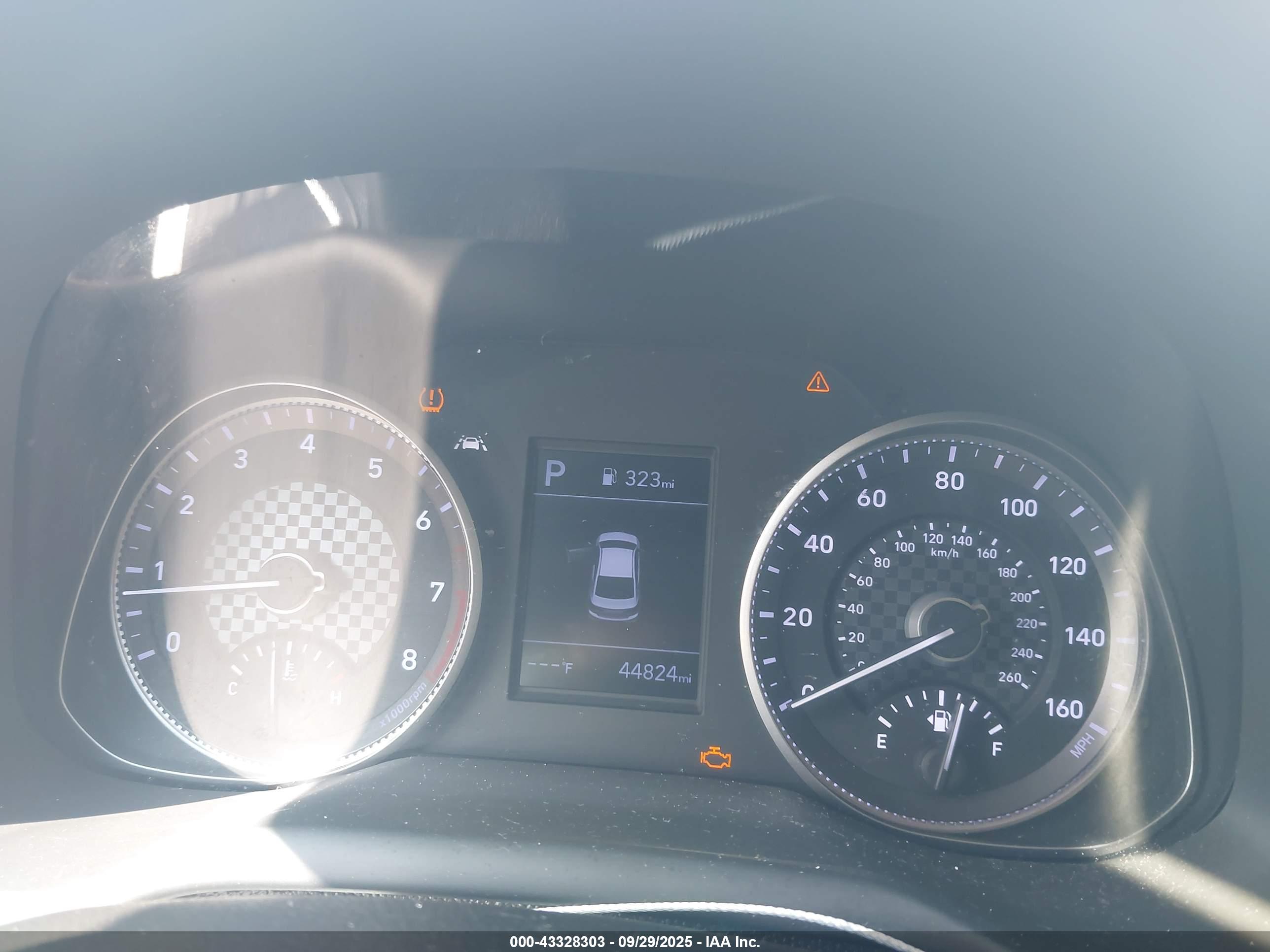 HYUNDAI ELANTRA image 7