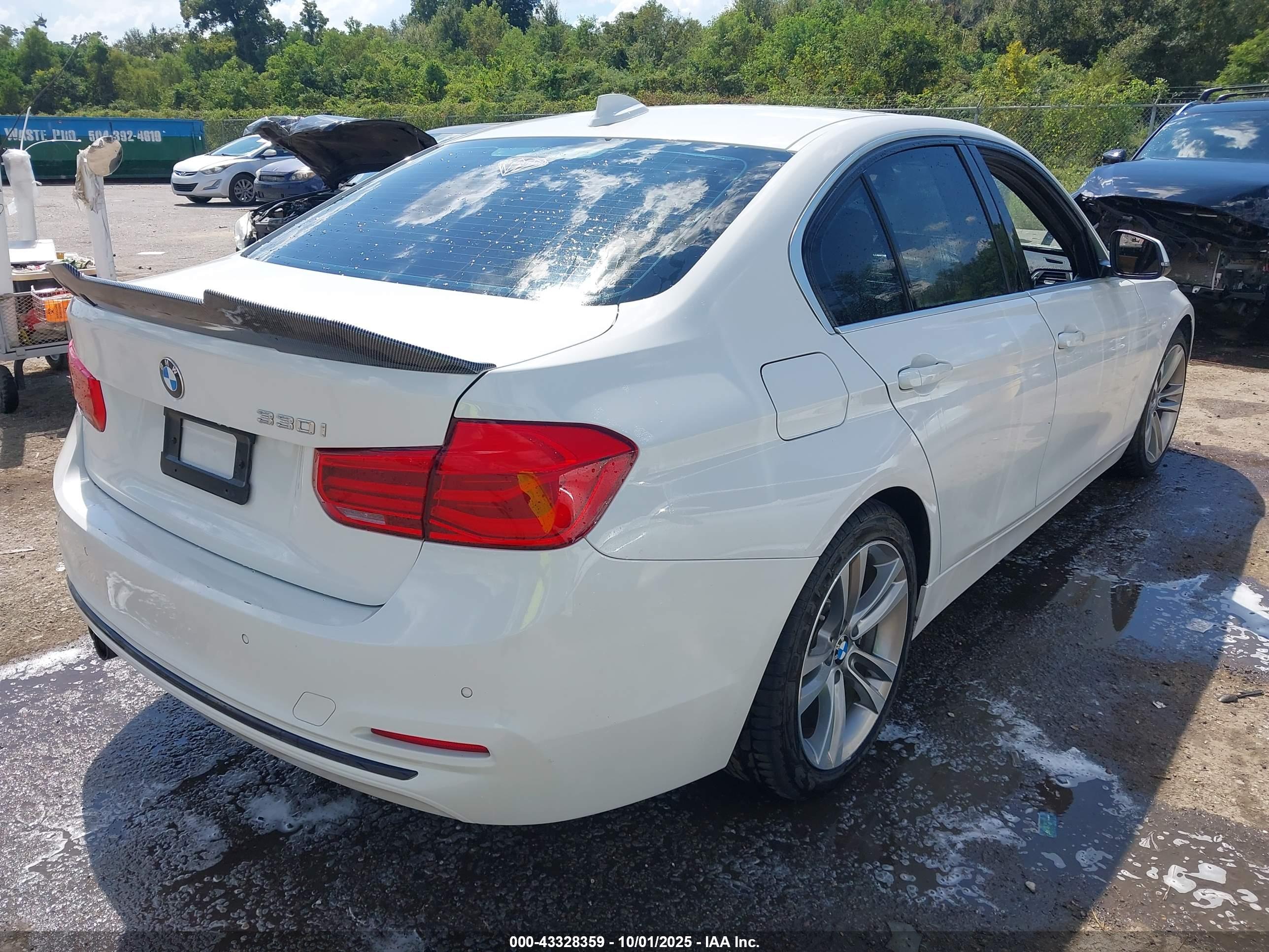 BMW 330I image 4