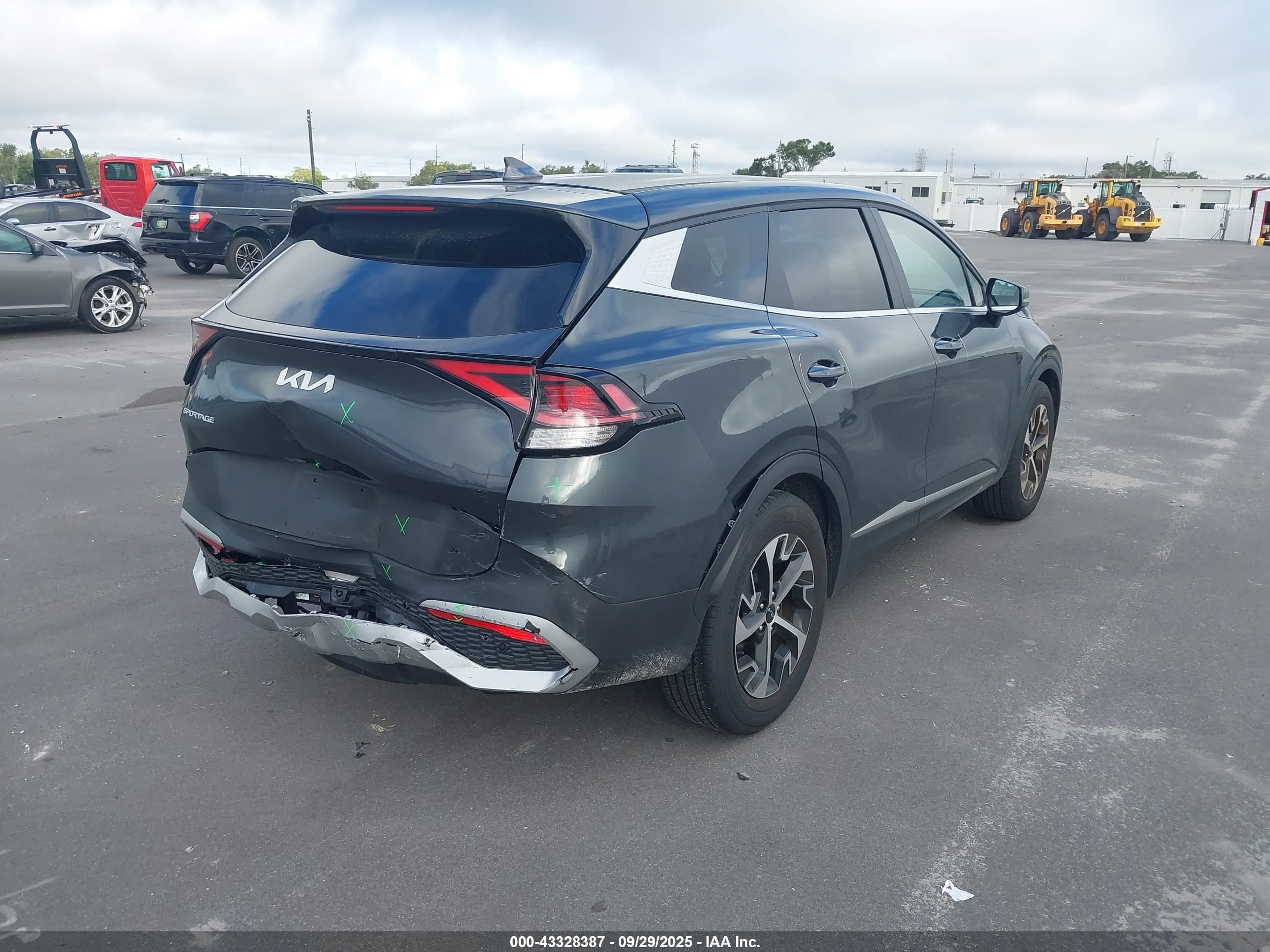 KIA SPORTAGE image 4