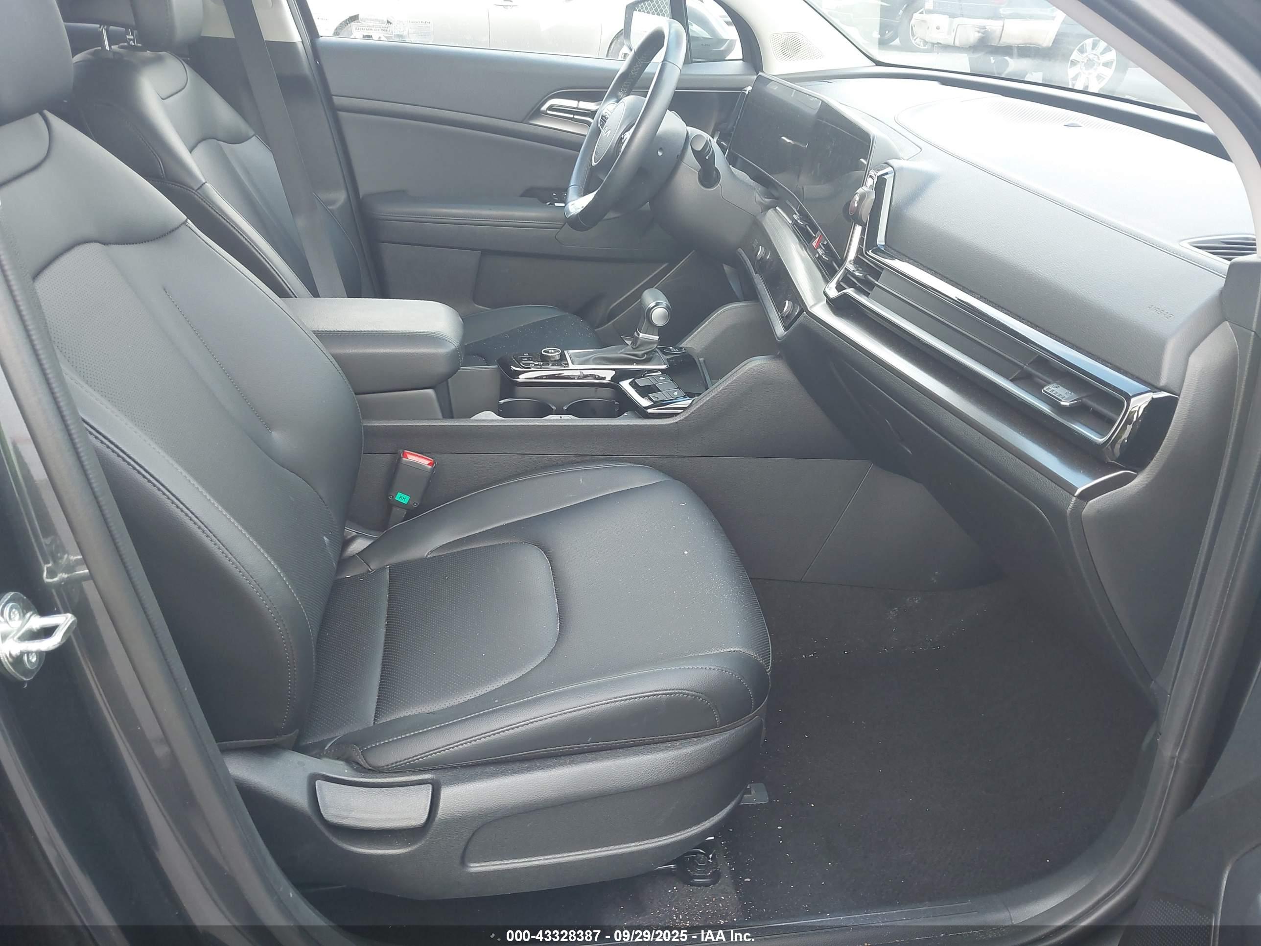 KIA SPORTAGE image 5