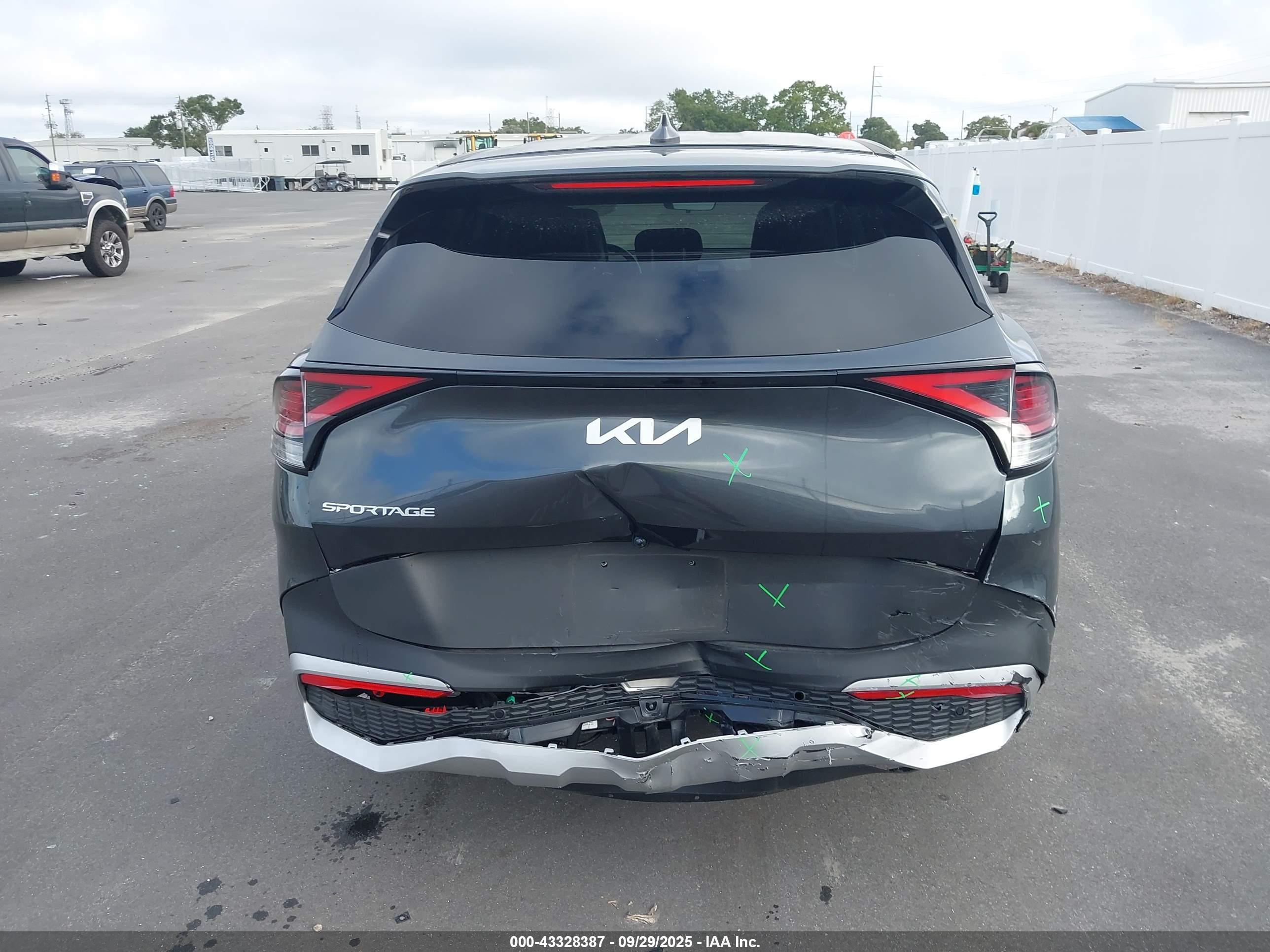 KIA SPORTAGE image 6