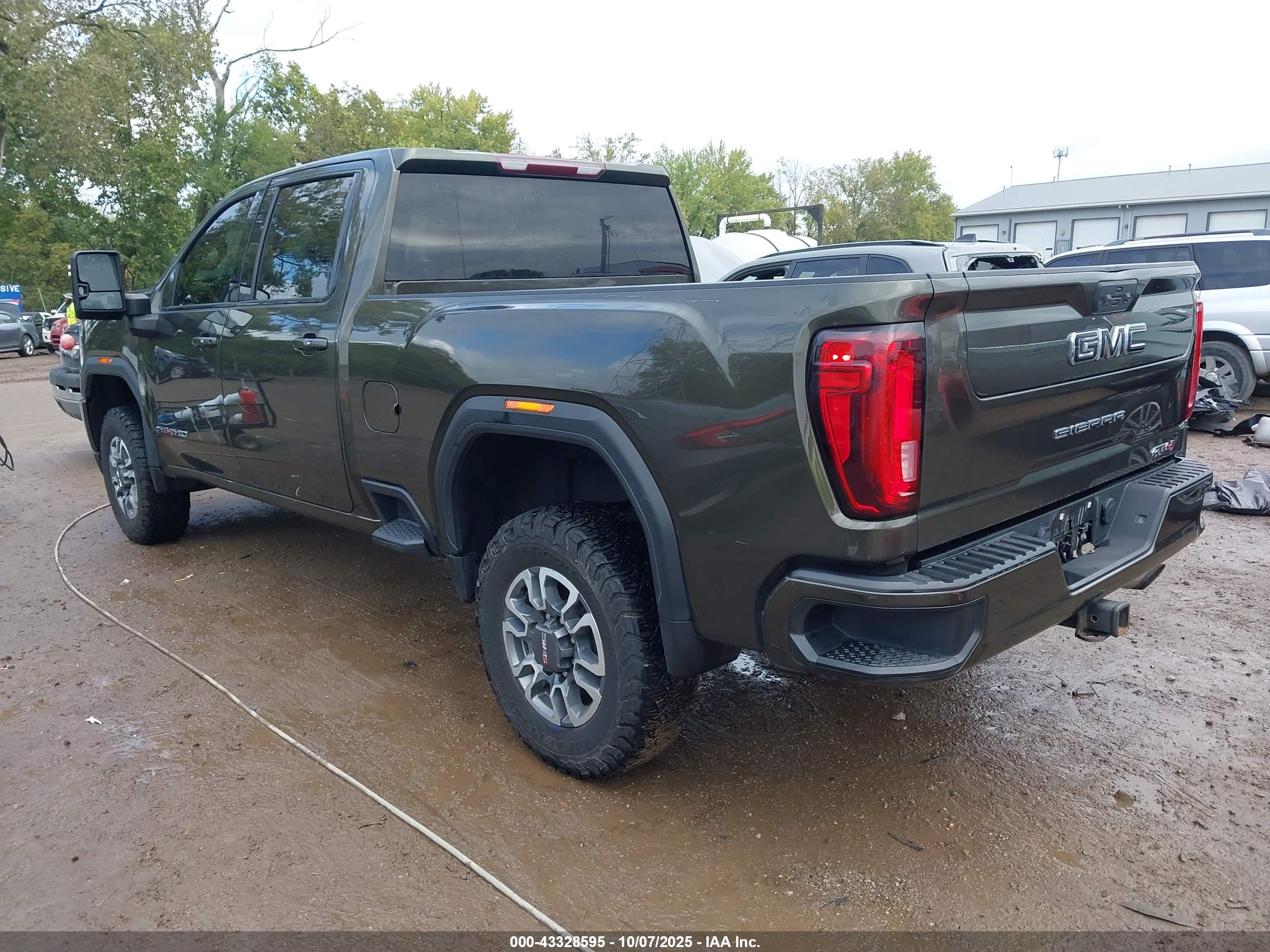 GMC SIERRA image 3