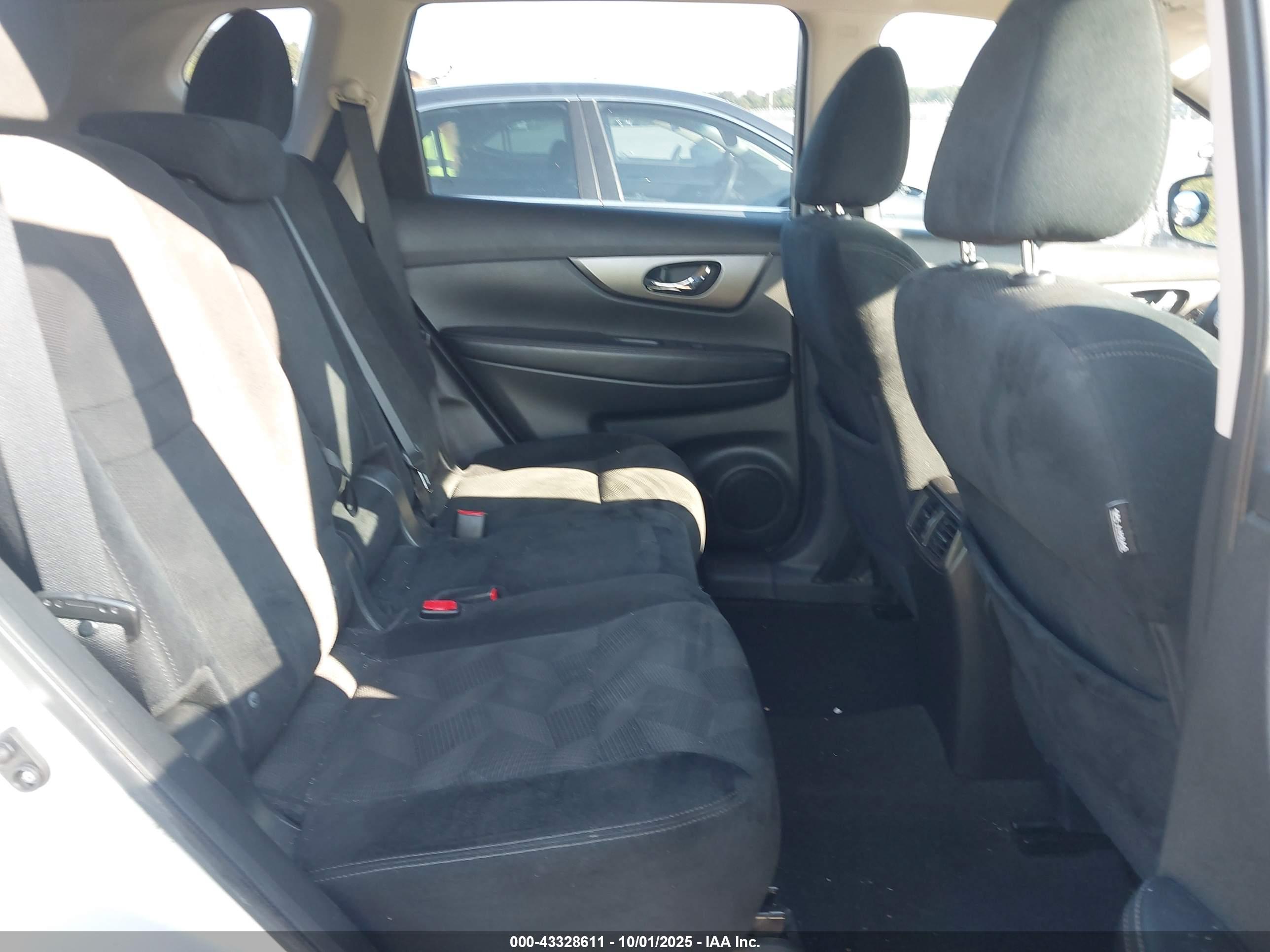 NISSAN ROGUE image 8