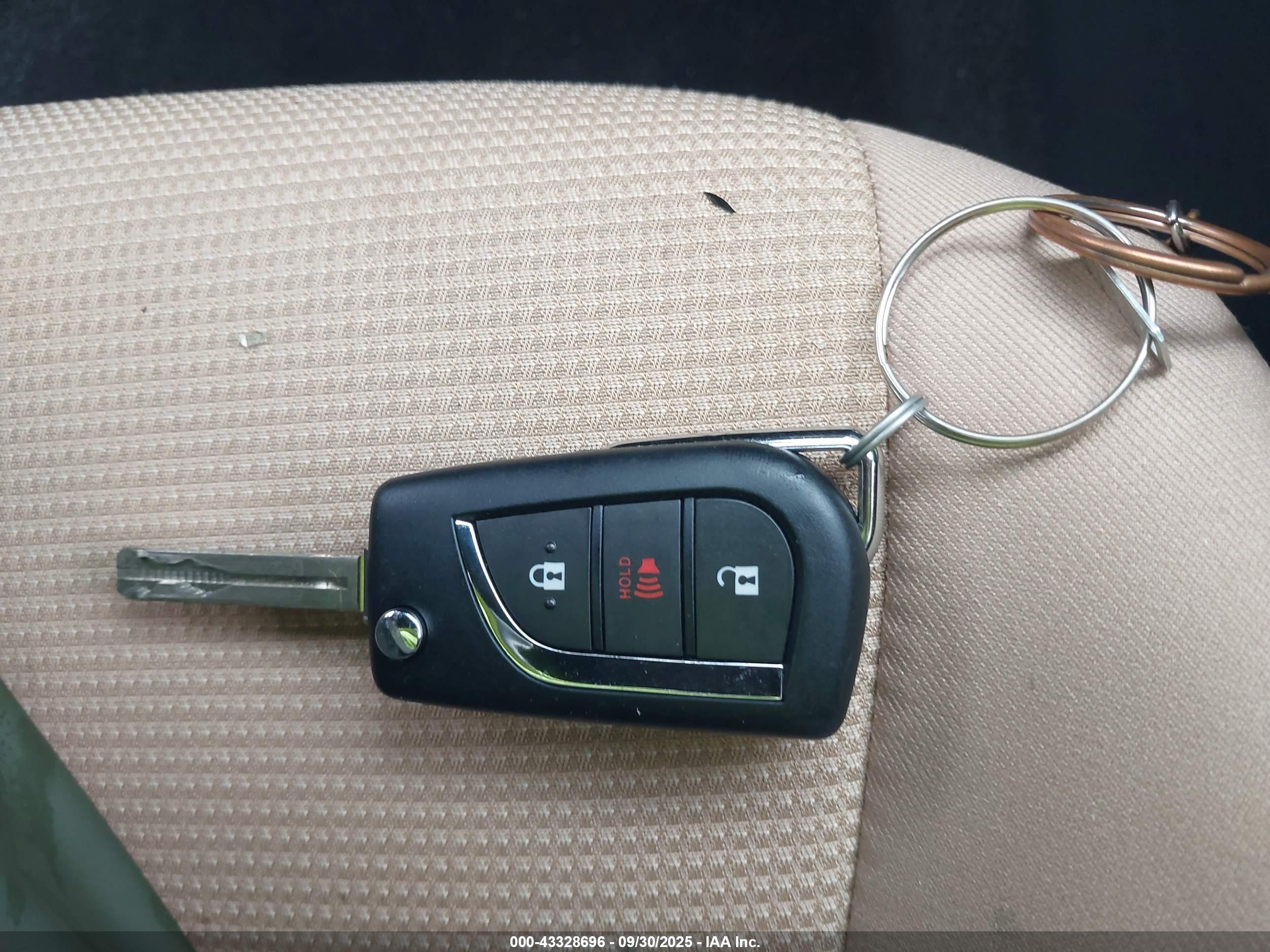 TOYOTA RAV4 image 11