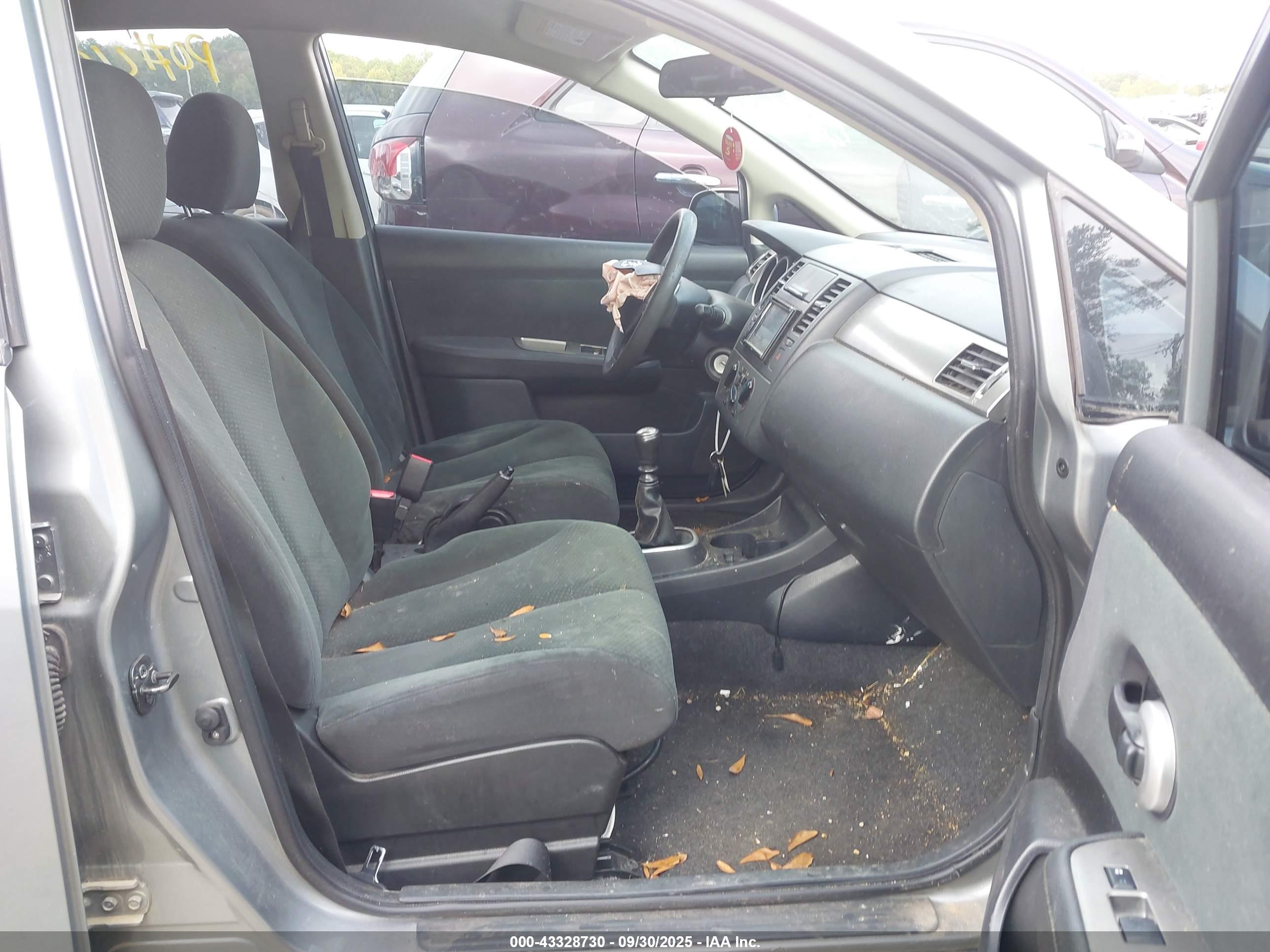 NISSAN VERSA image 5