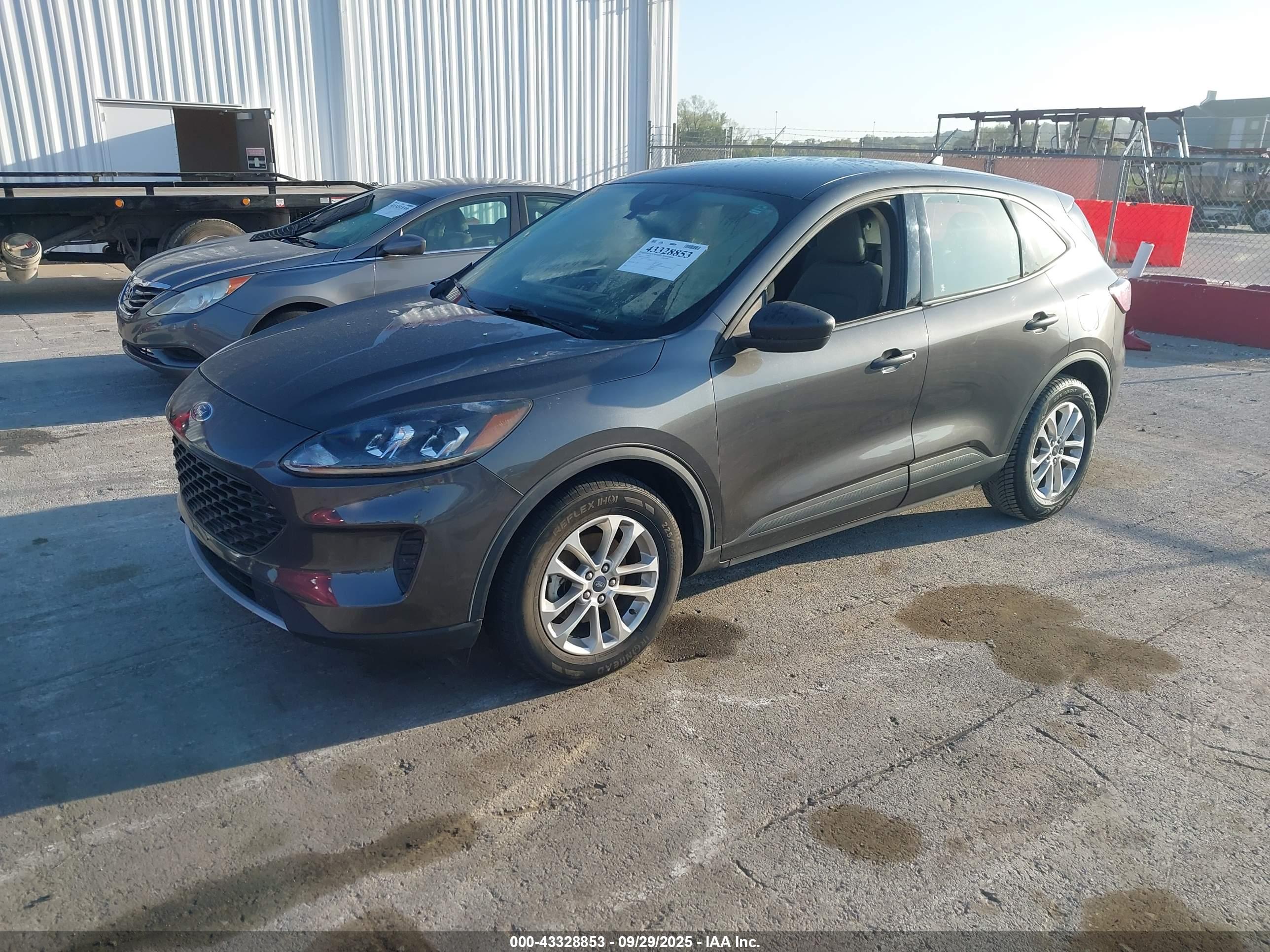FORD ESCAPE image 2