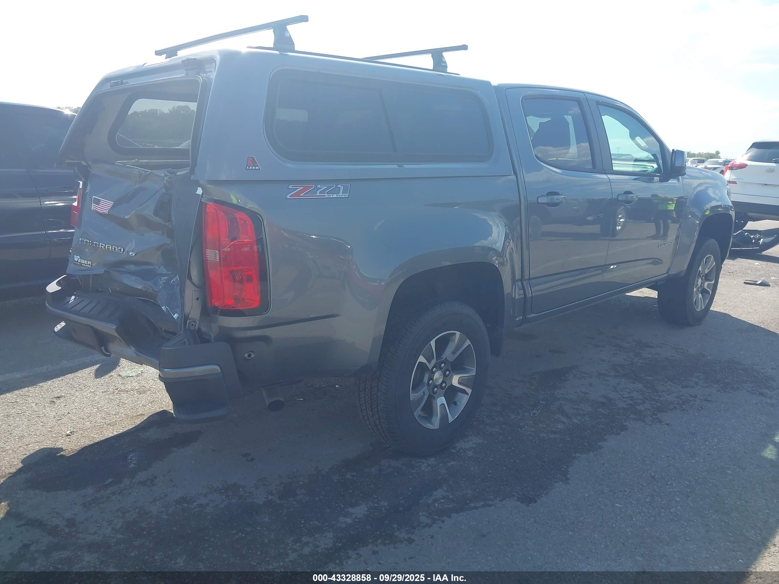 CHEVROLET COLORADO image 4