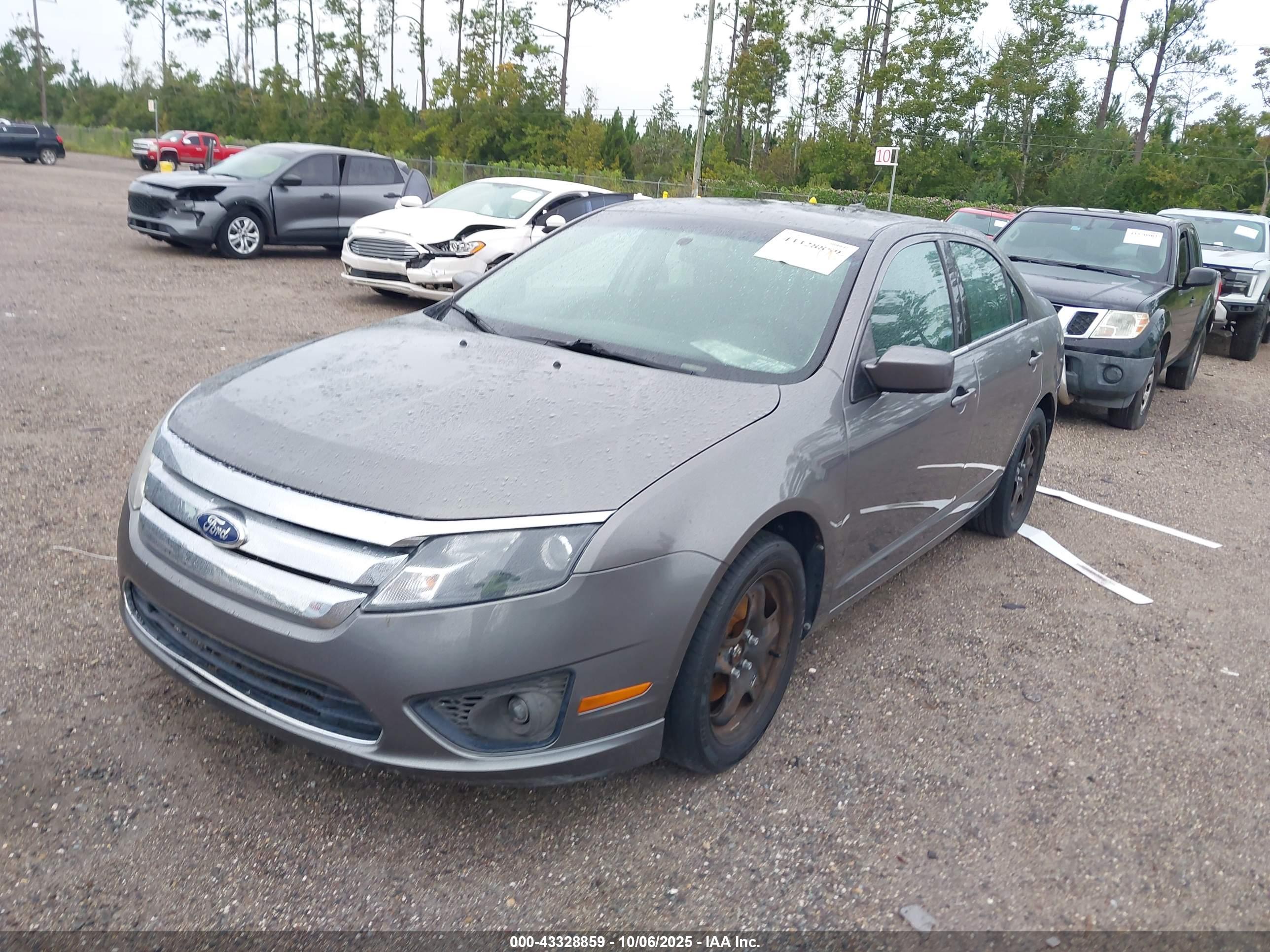 FORD FUSION image 2