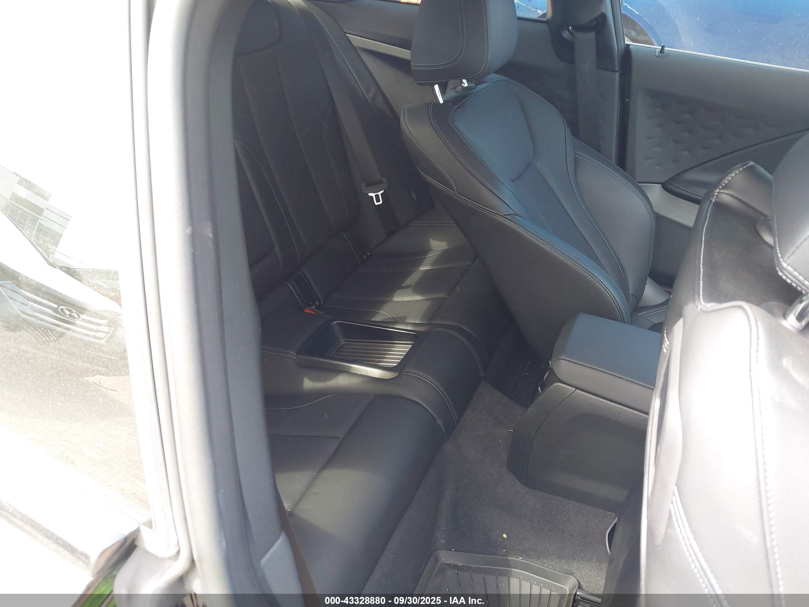BMW 230 image 8