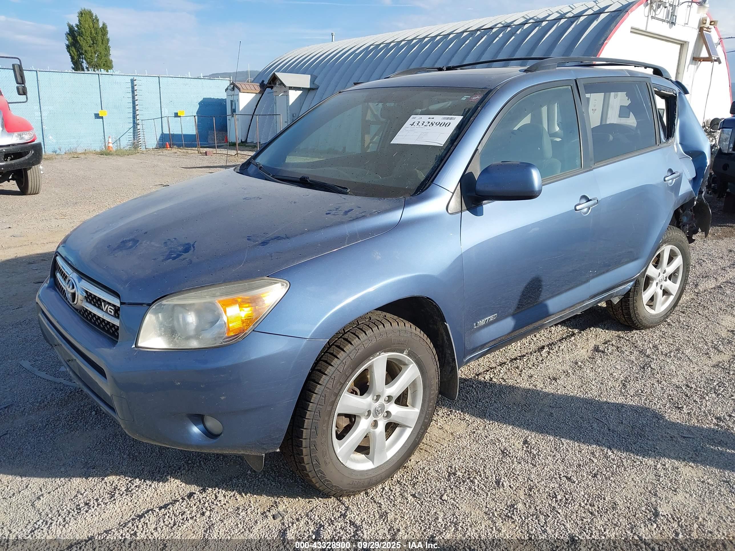 TOYOTA RAV4 image 2