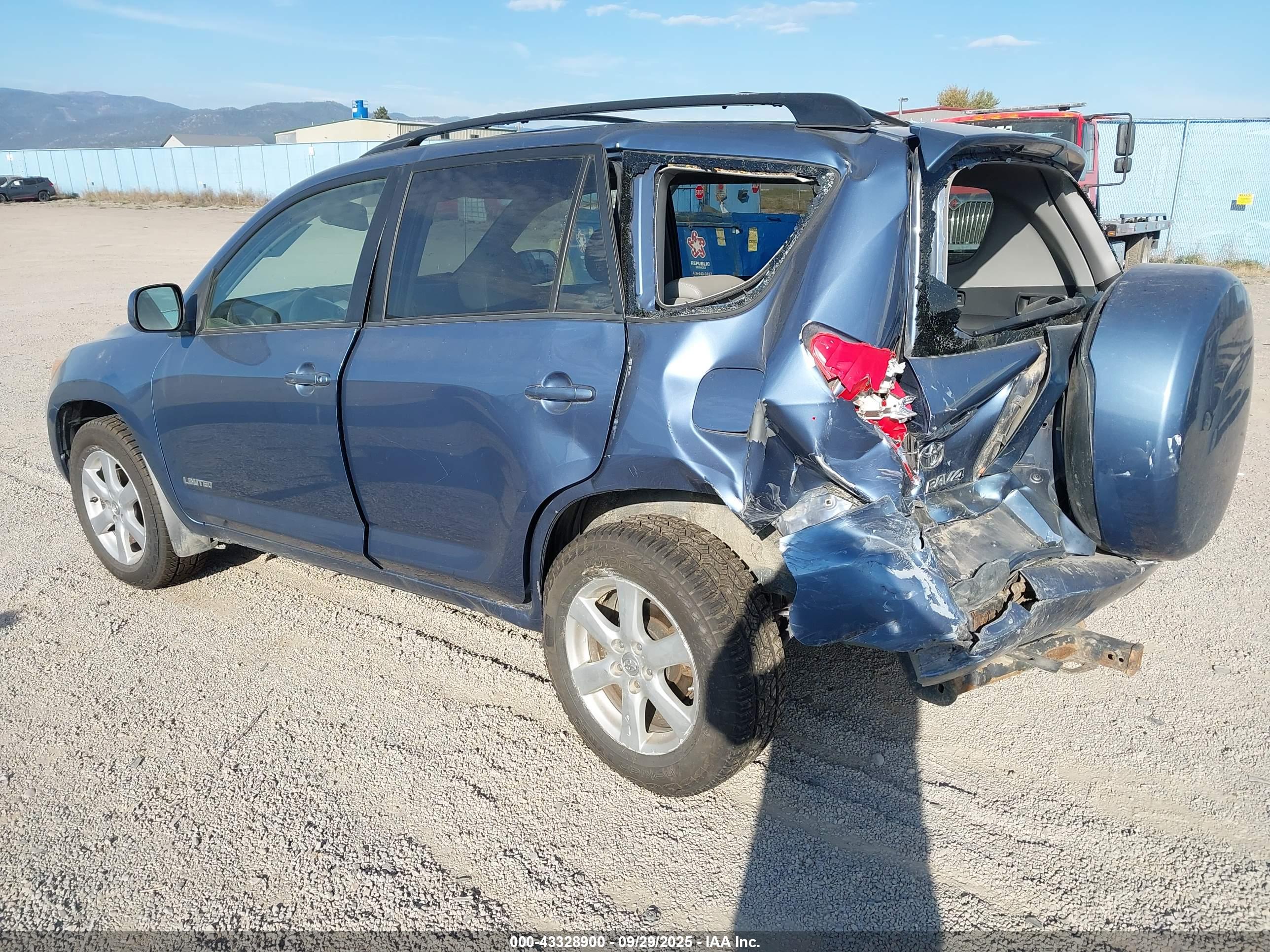 TOYOTA RAV4 image 3