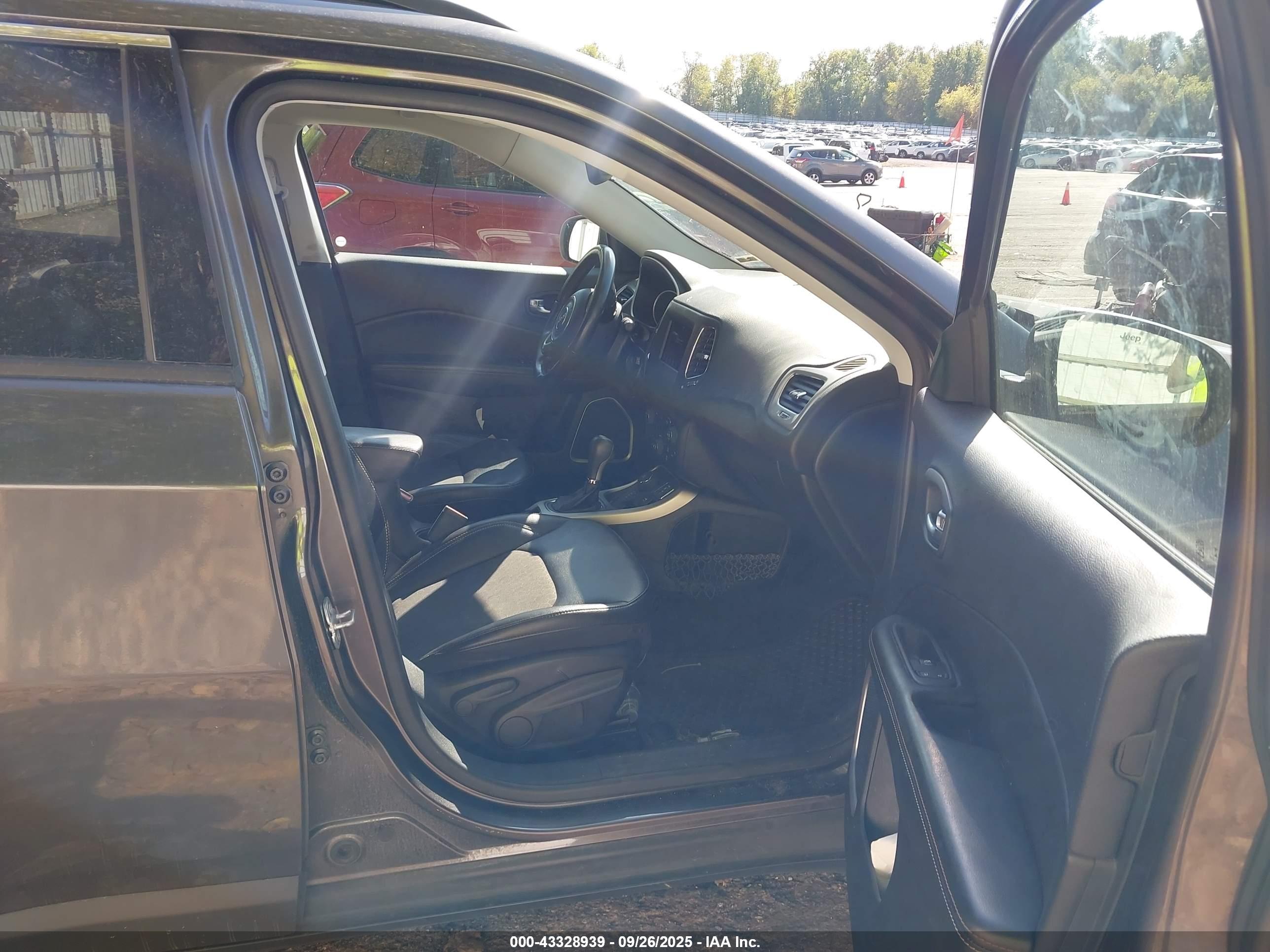 JEEP COMPASS image 5