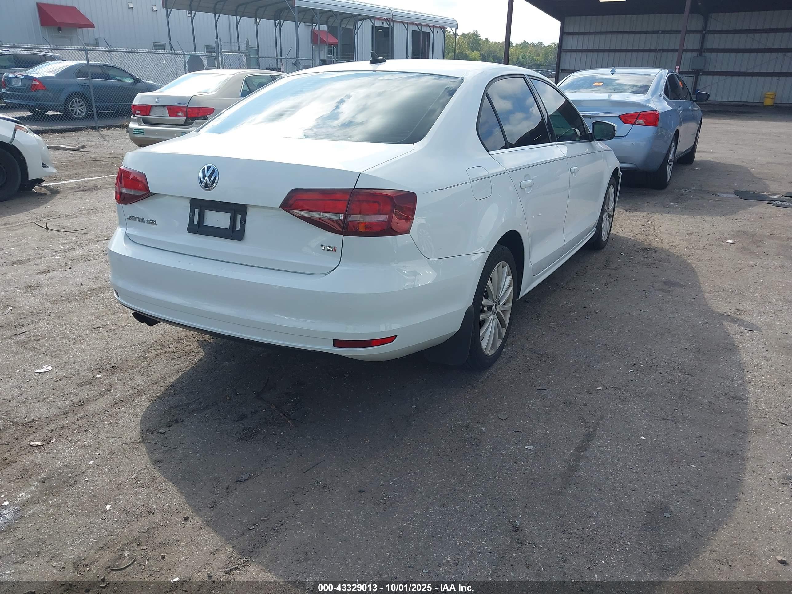 VOLKSWAGEN JETTA image 4