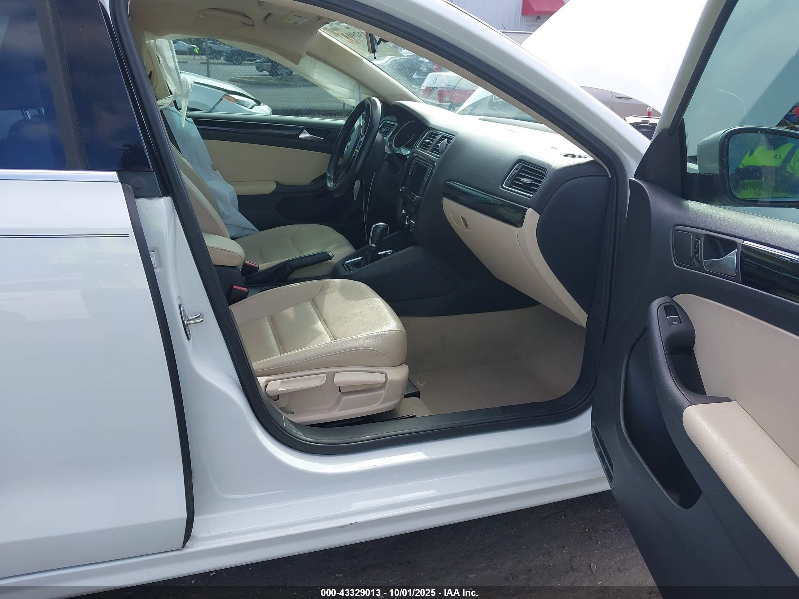 VOLKSWAGEN JETTA image 5