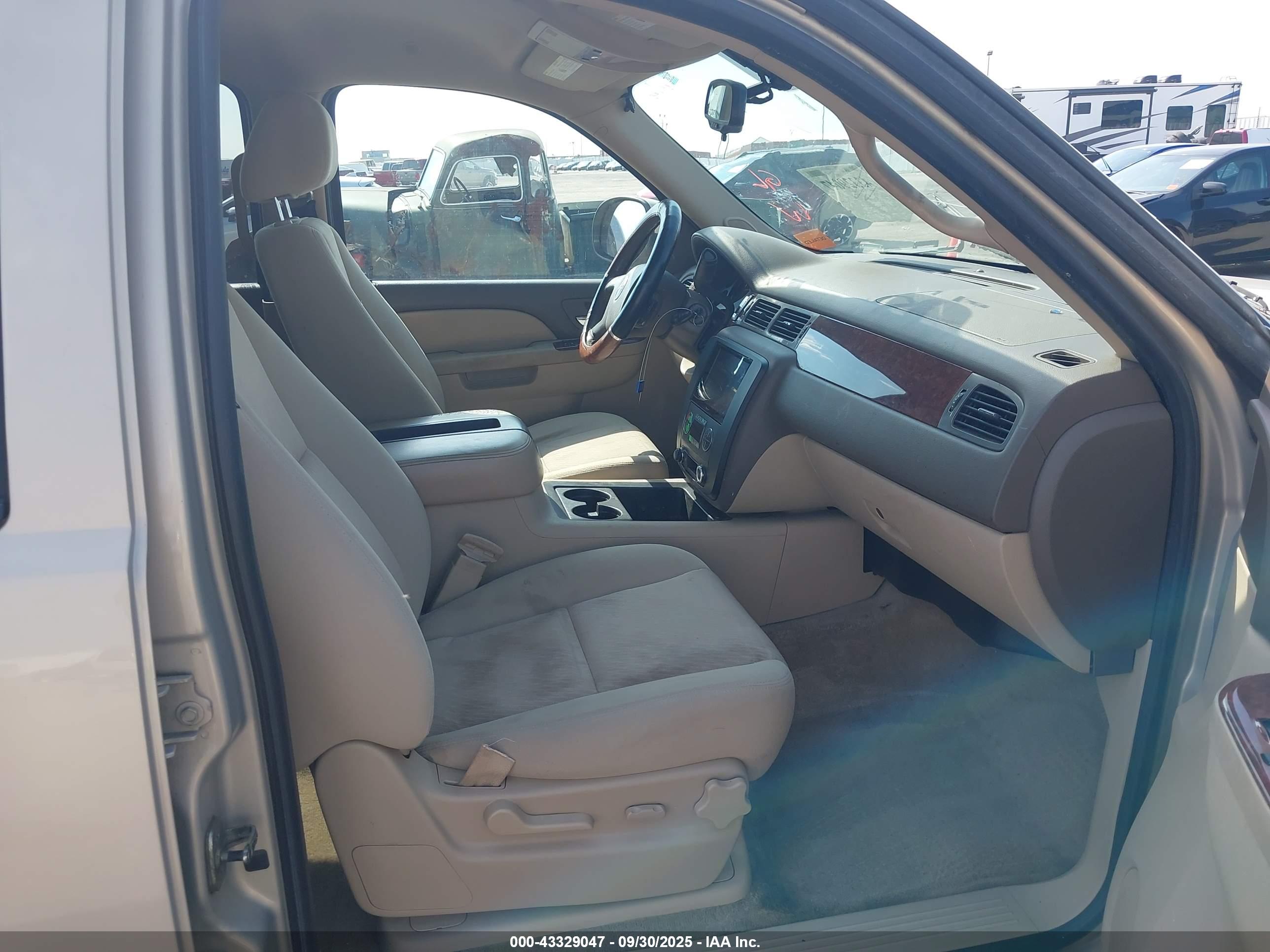GMC YUKON image 5