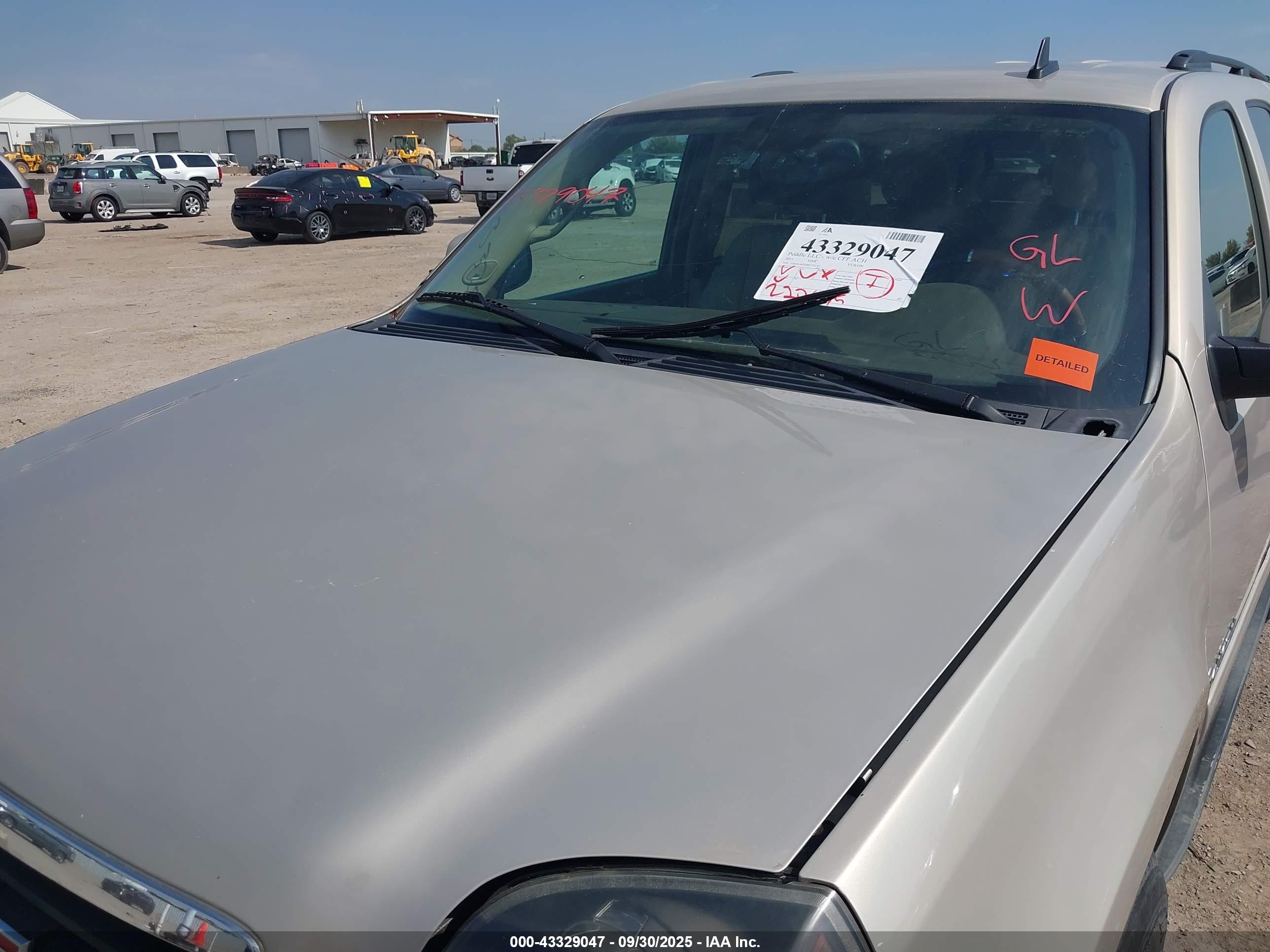 GMC YUKON image 6
