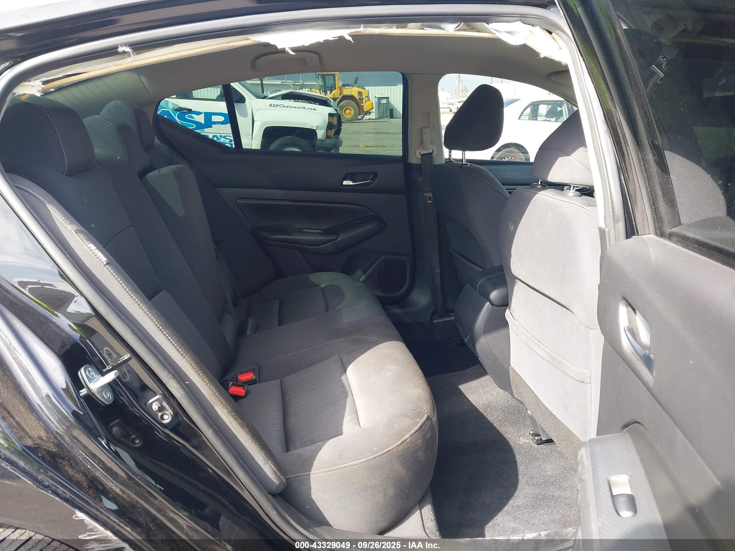 NISSAN ALTIMA image 8