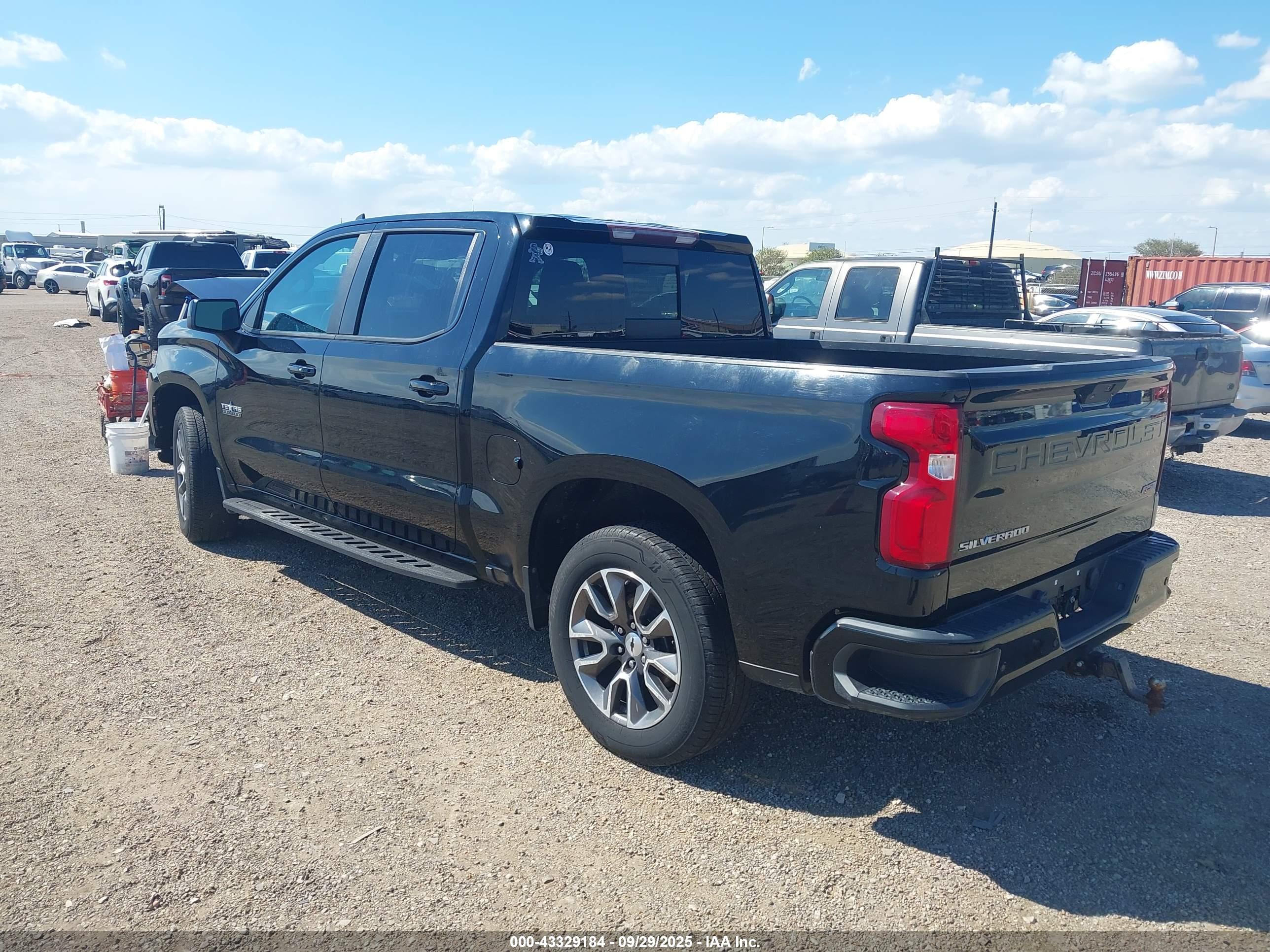 CHEVROLET SILVERADO image 3