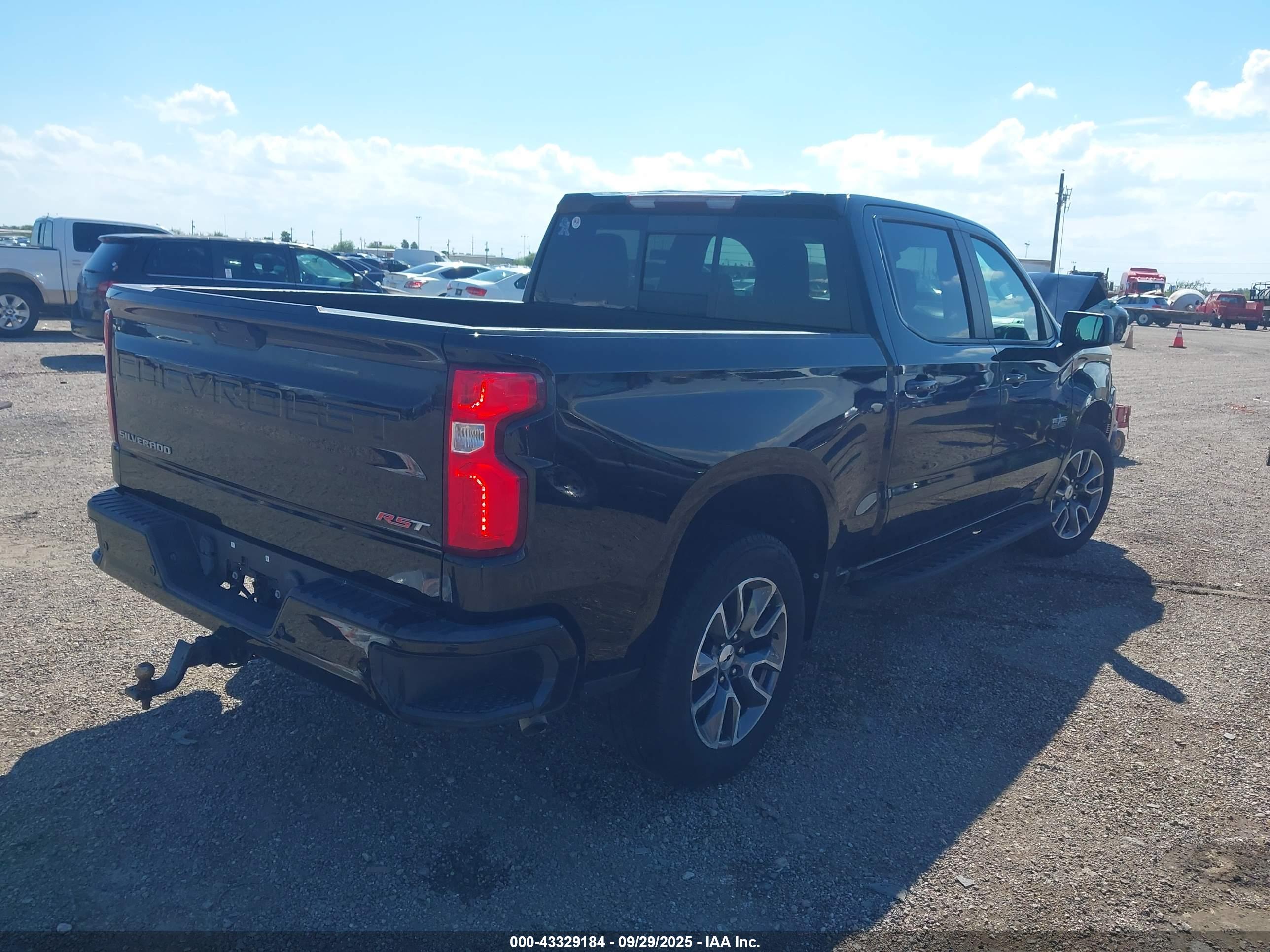 CHEVROLET SILVERADO image 4