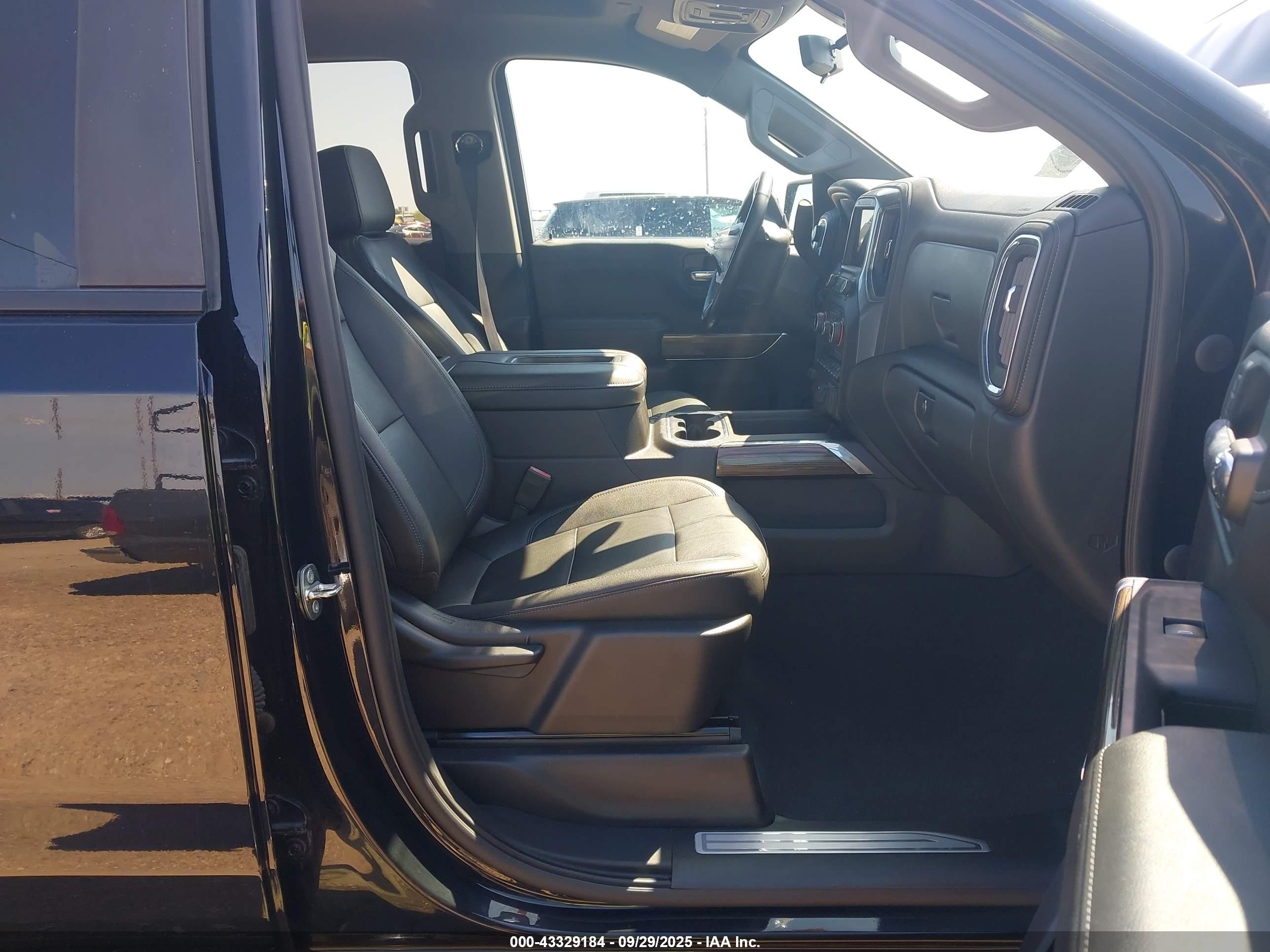 CHEVROLET SILVERADO image 5