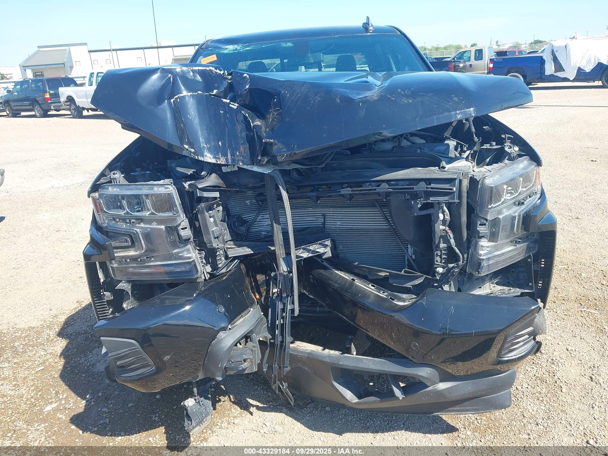 CHEVROLET SILVERADO image 6
