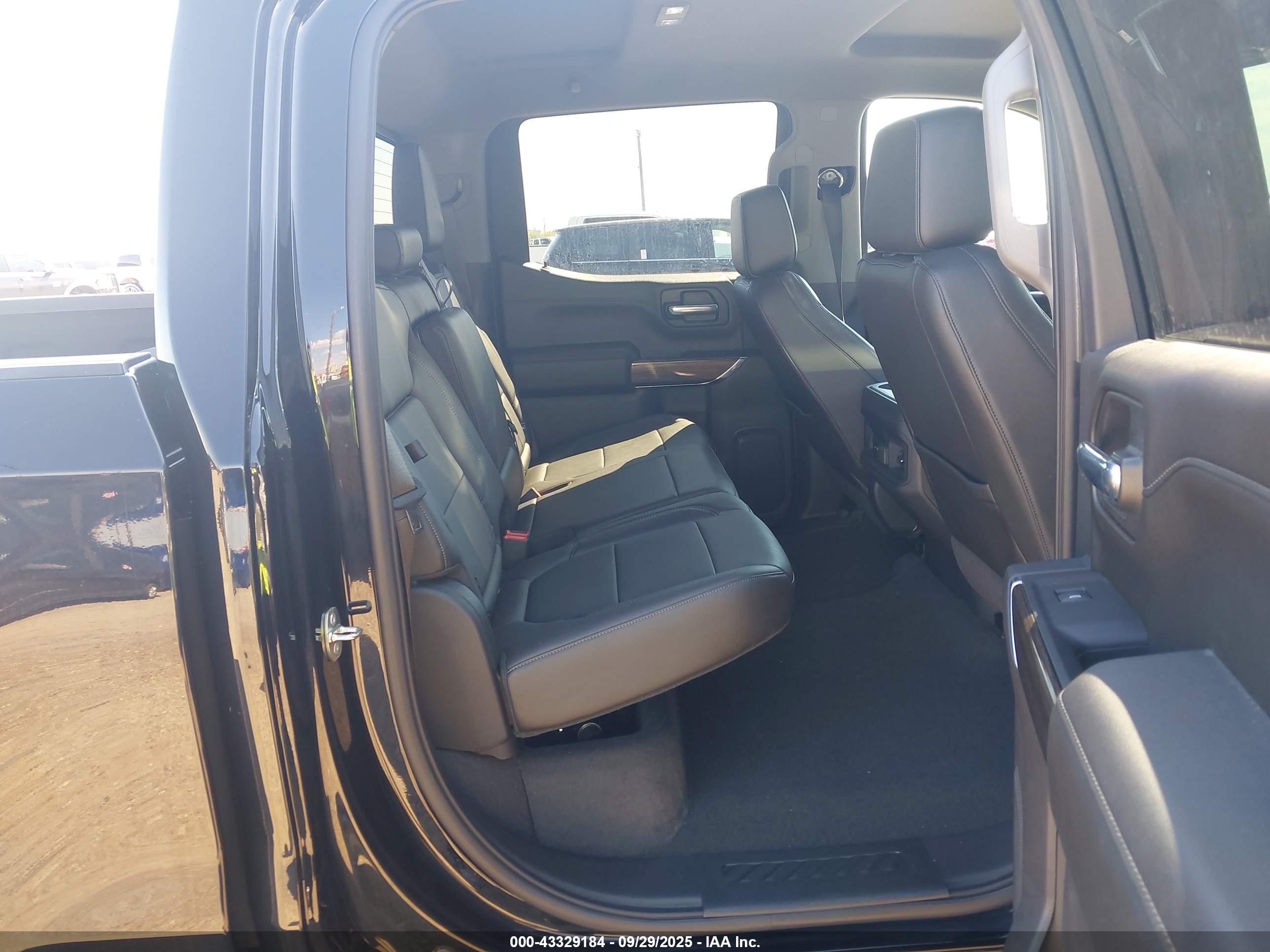 CHEVROLET SILVERADO image 8