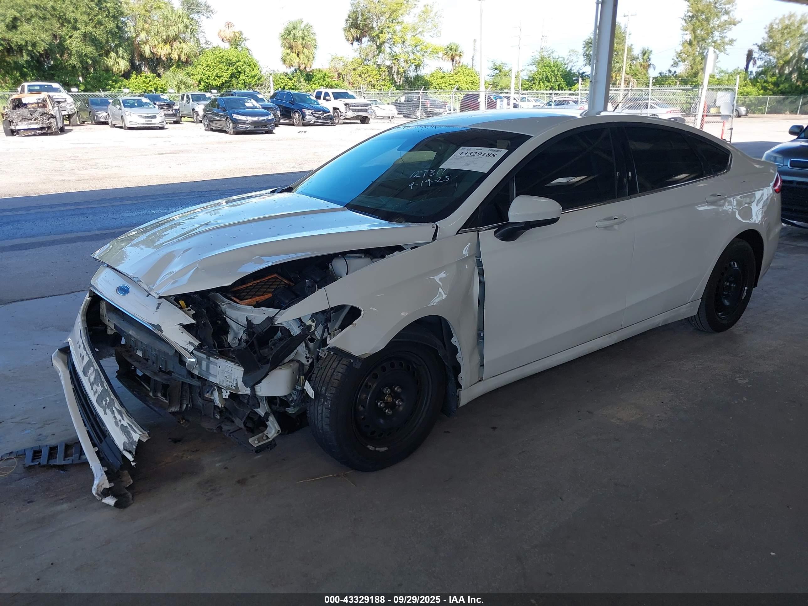 FORD FUSION image 2