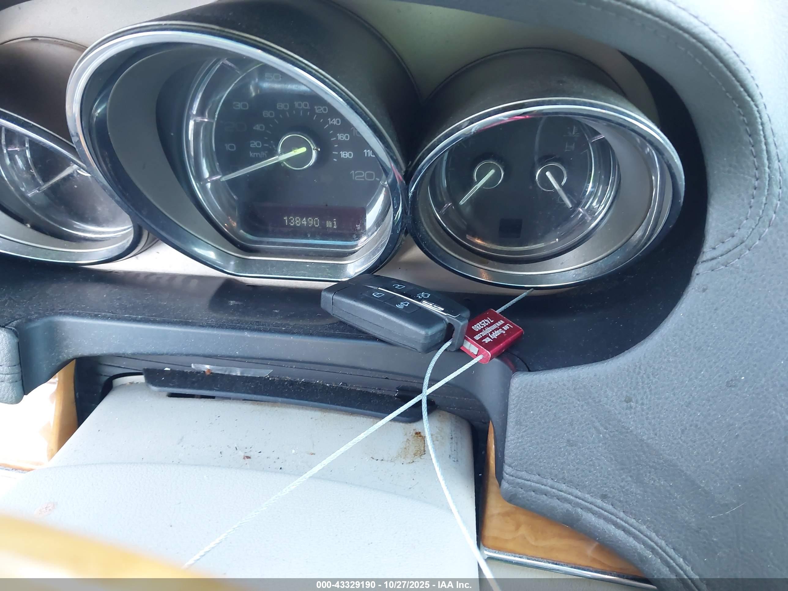 LINCOLN MKT image 11
