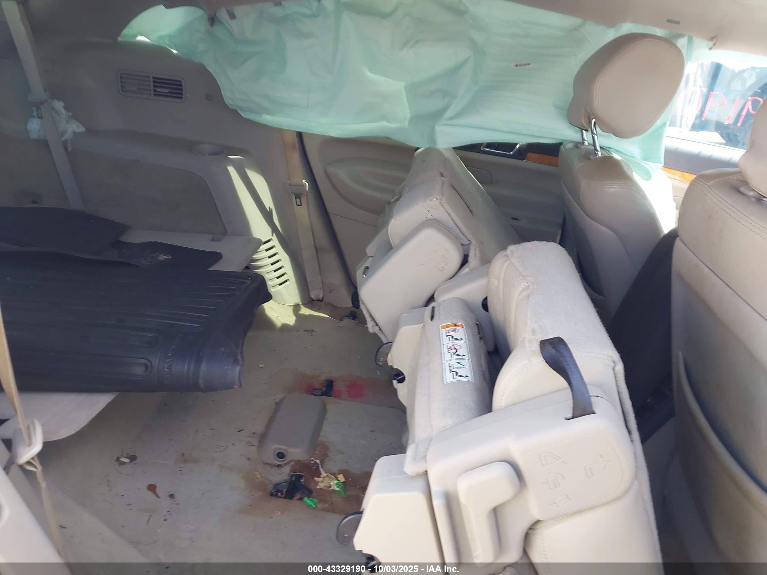 LINCOLN MKT image 8
