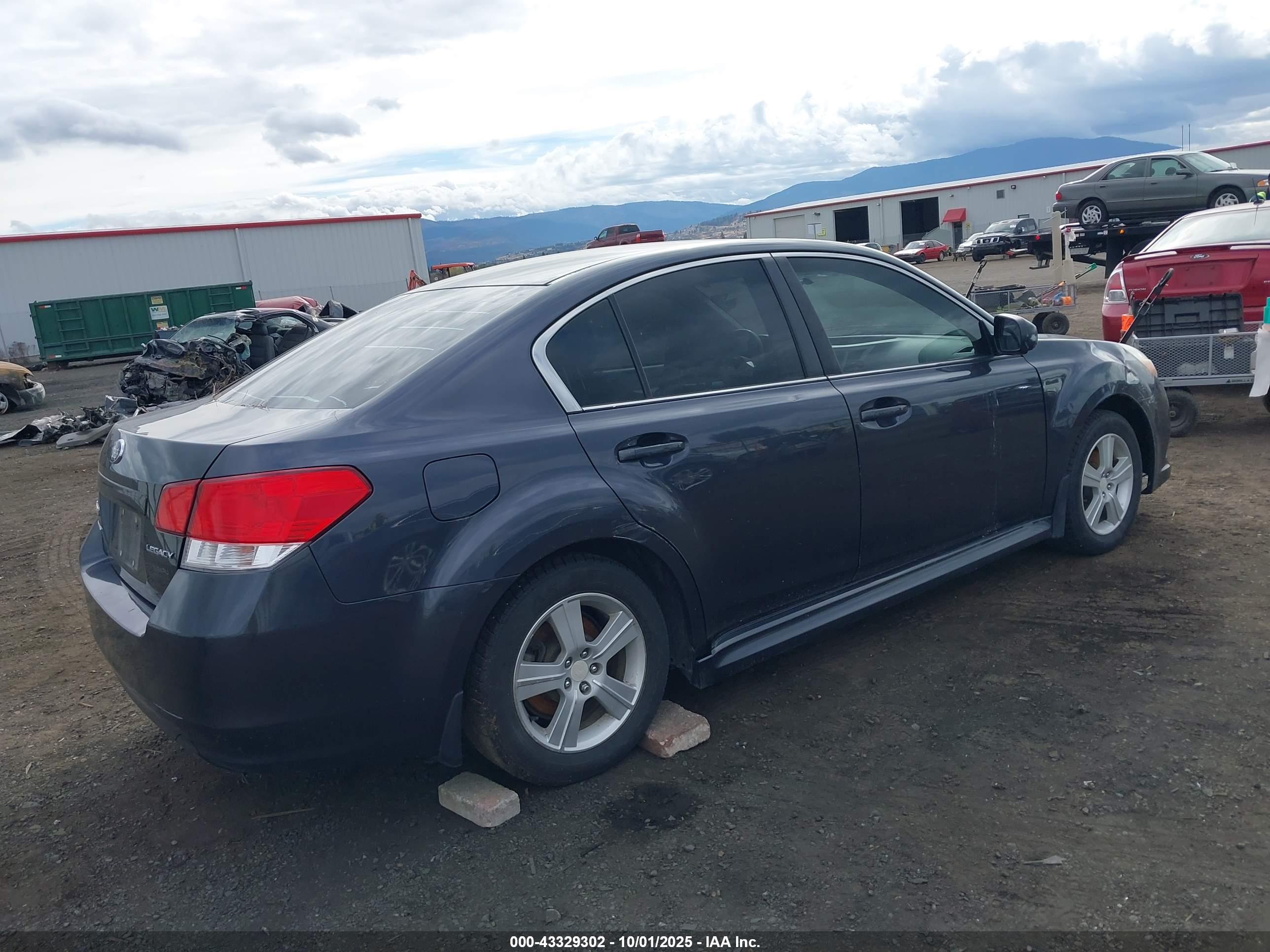 SUBARU LEGACY image 4