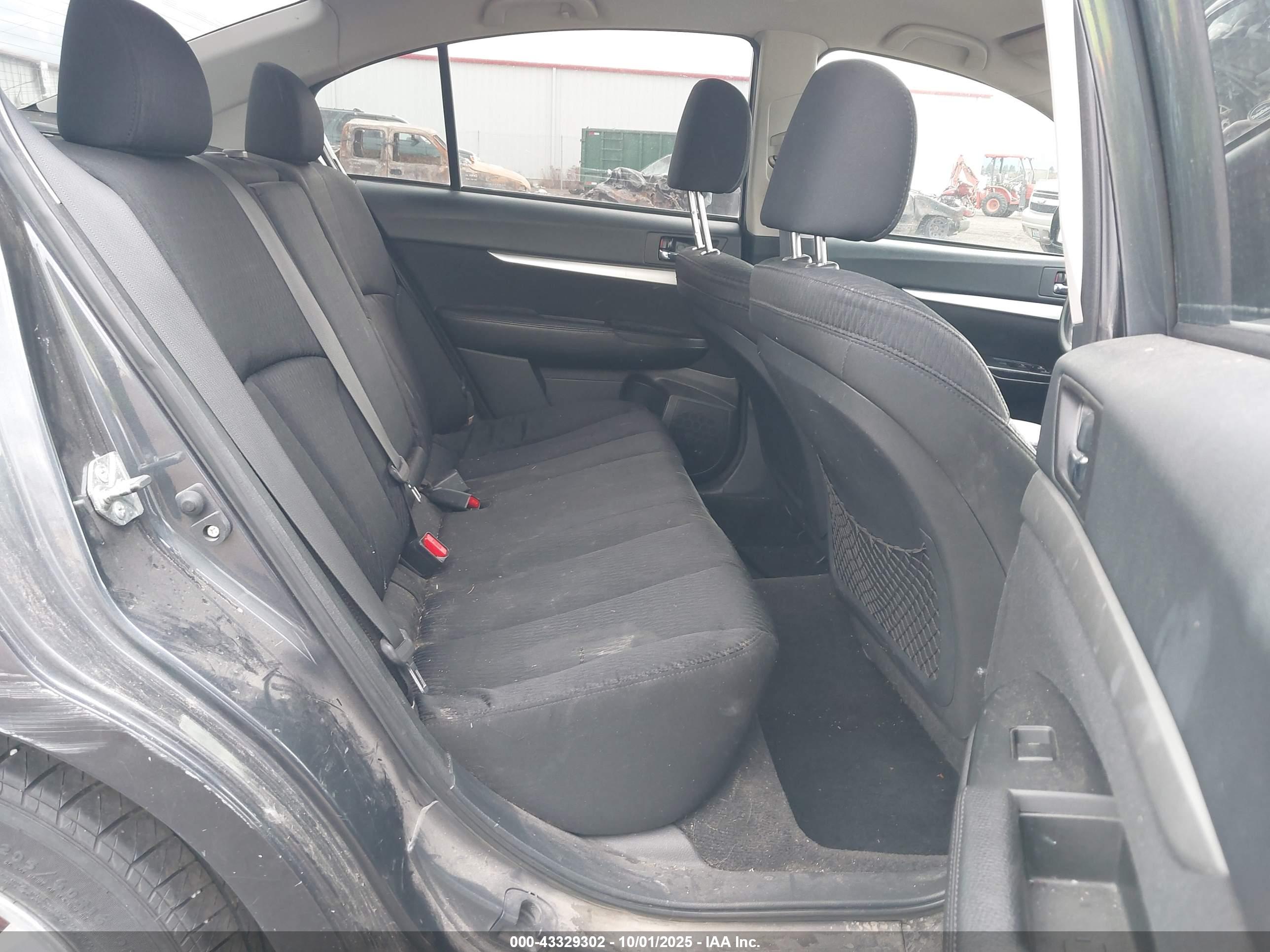 SUBARU LEGACY image 8