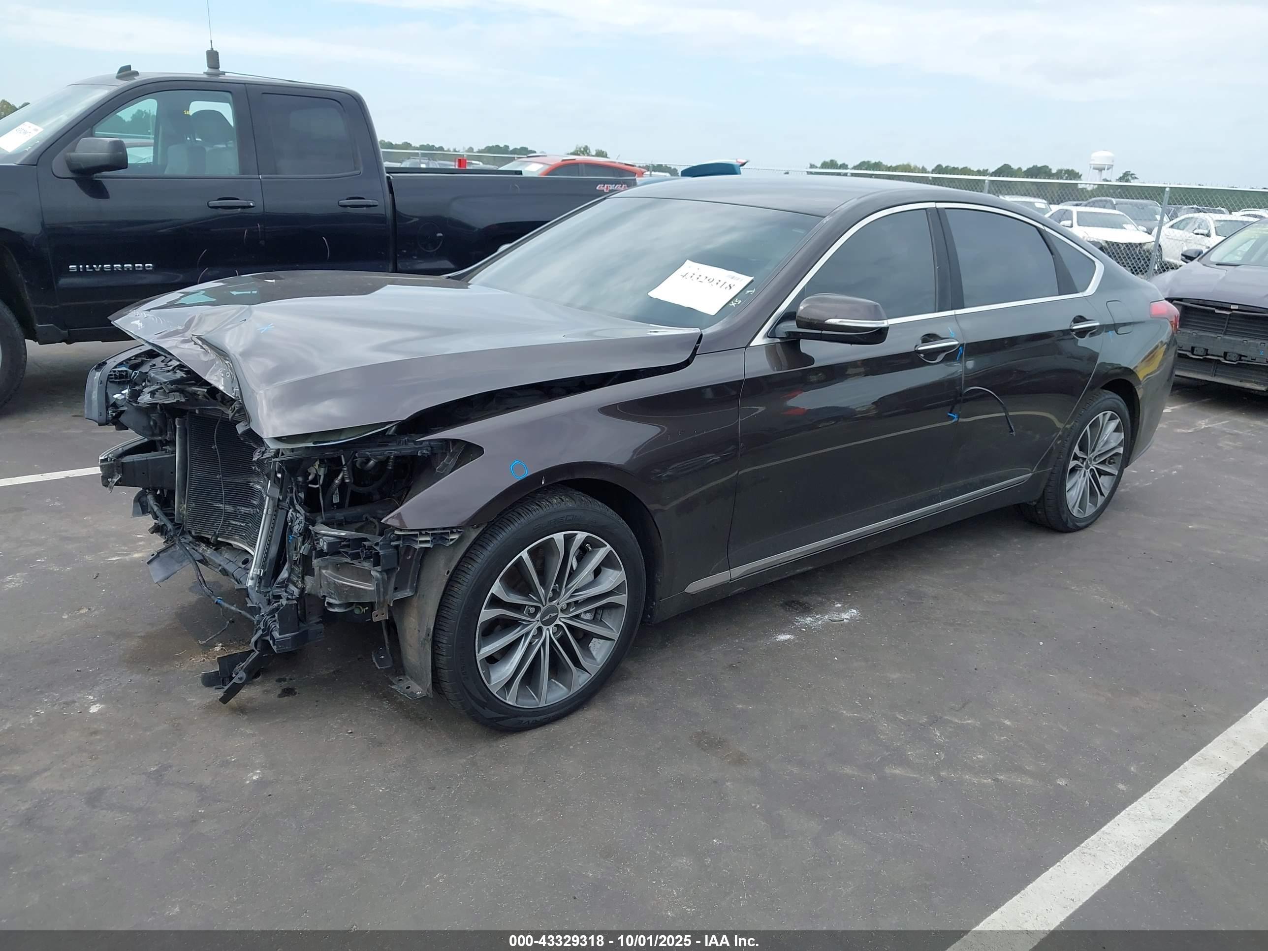 HYUNDAI GENESIS image 2