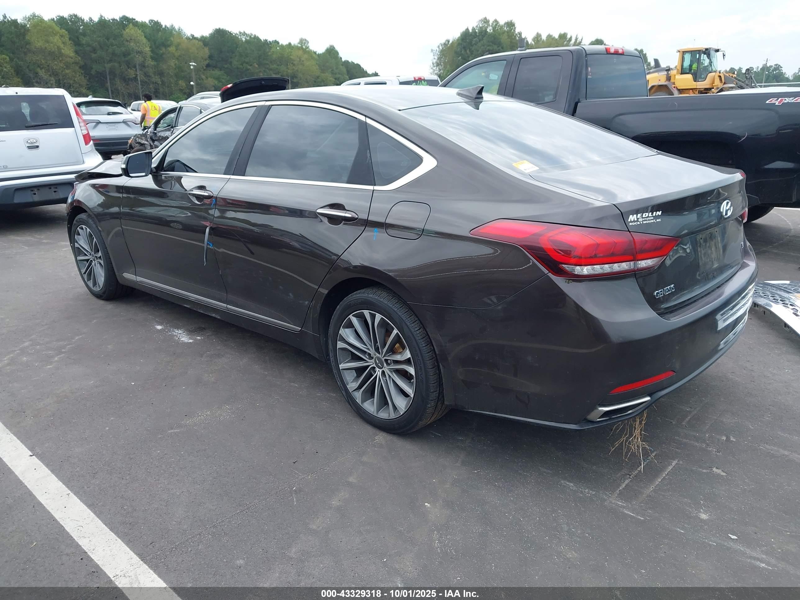HYUNDAI GENESIS image 3