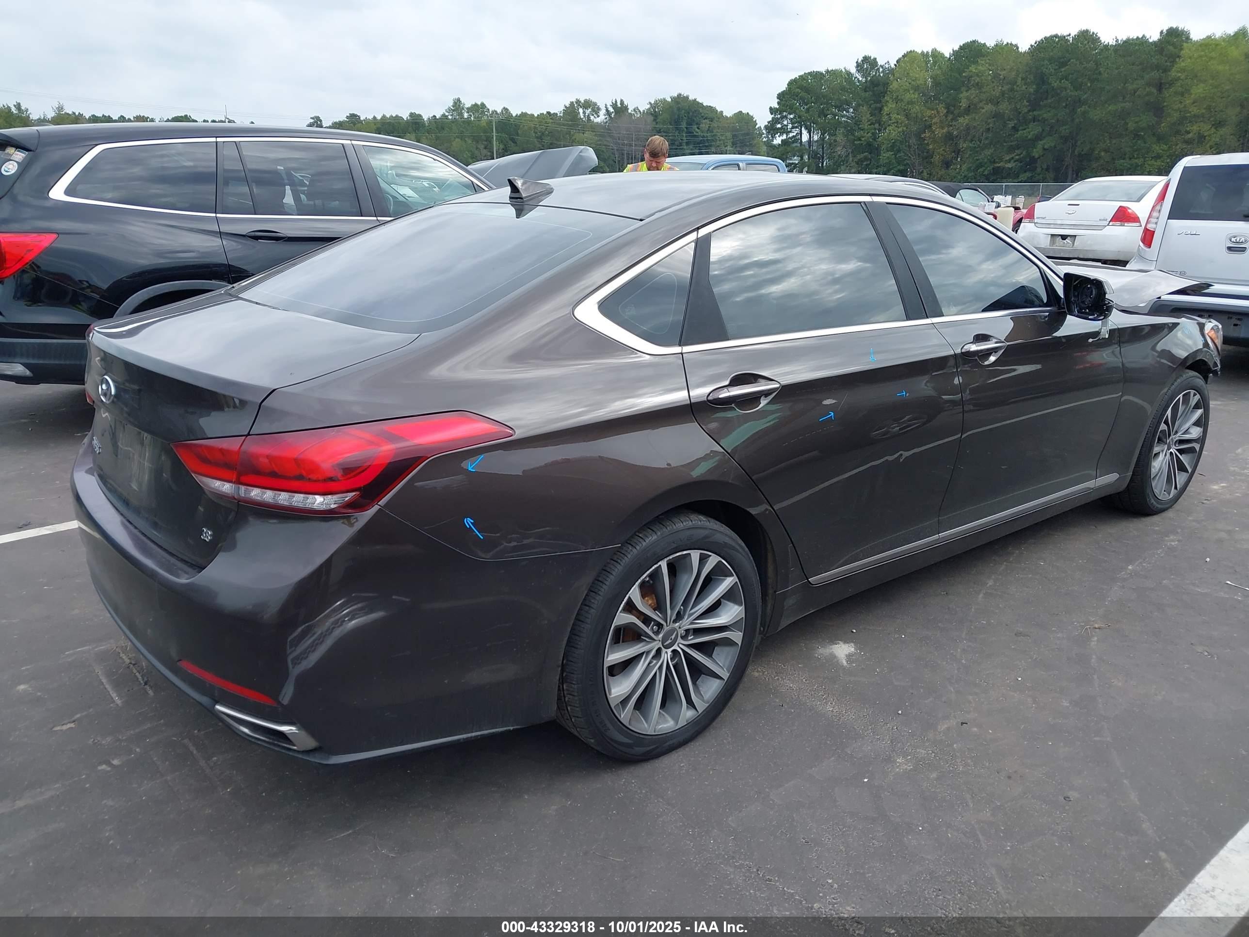 HYUNDAI GENESIS image 4