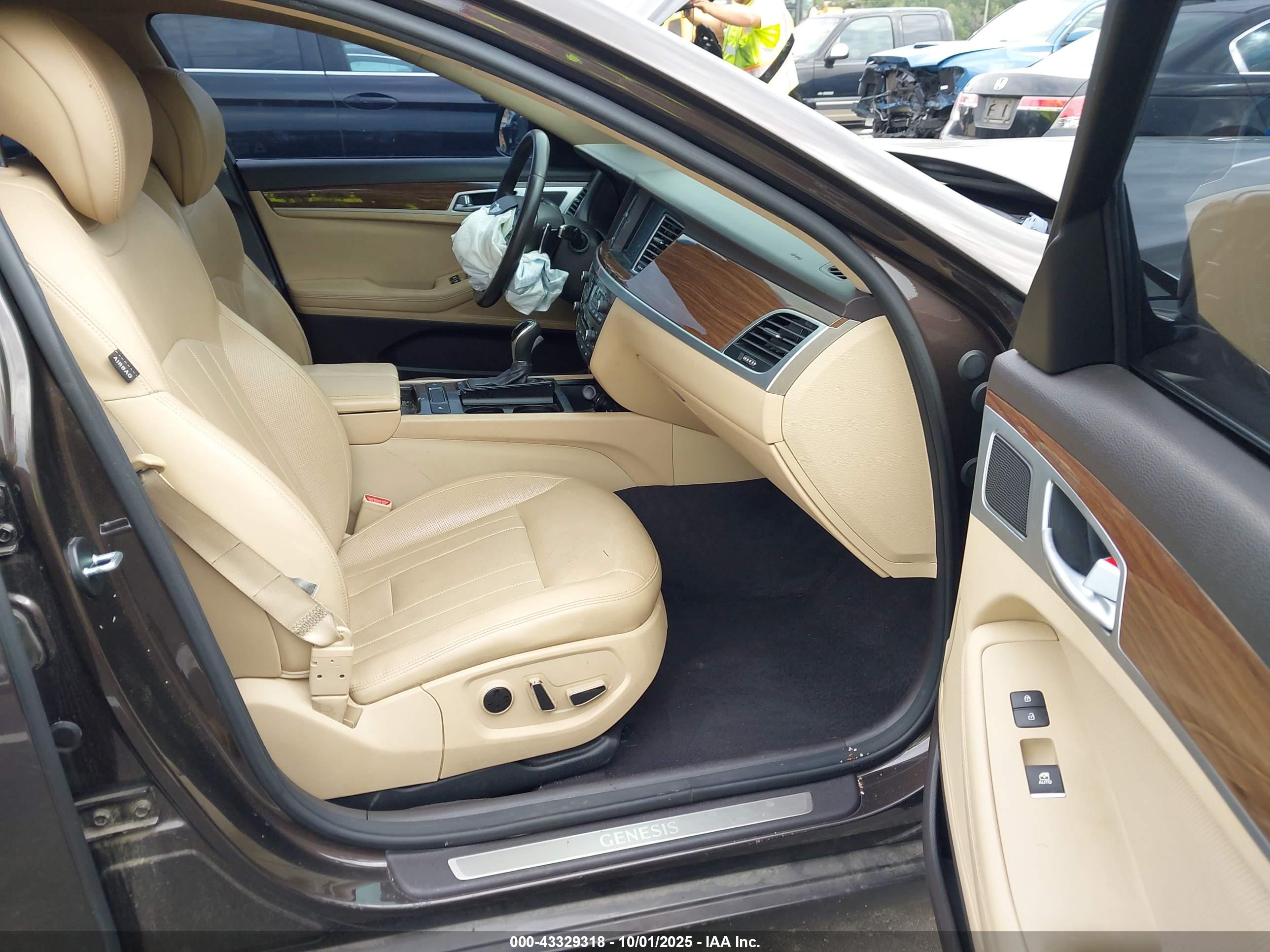 HYUNDAI GENESIS image 5