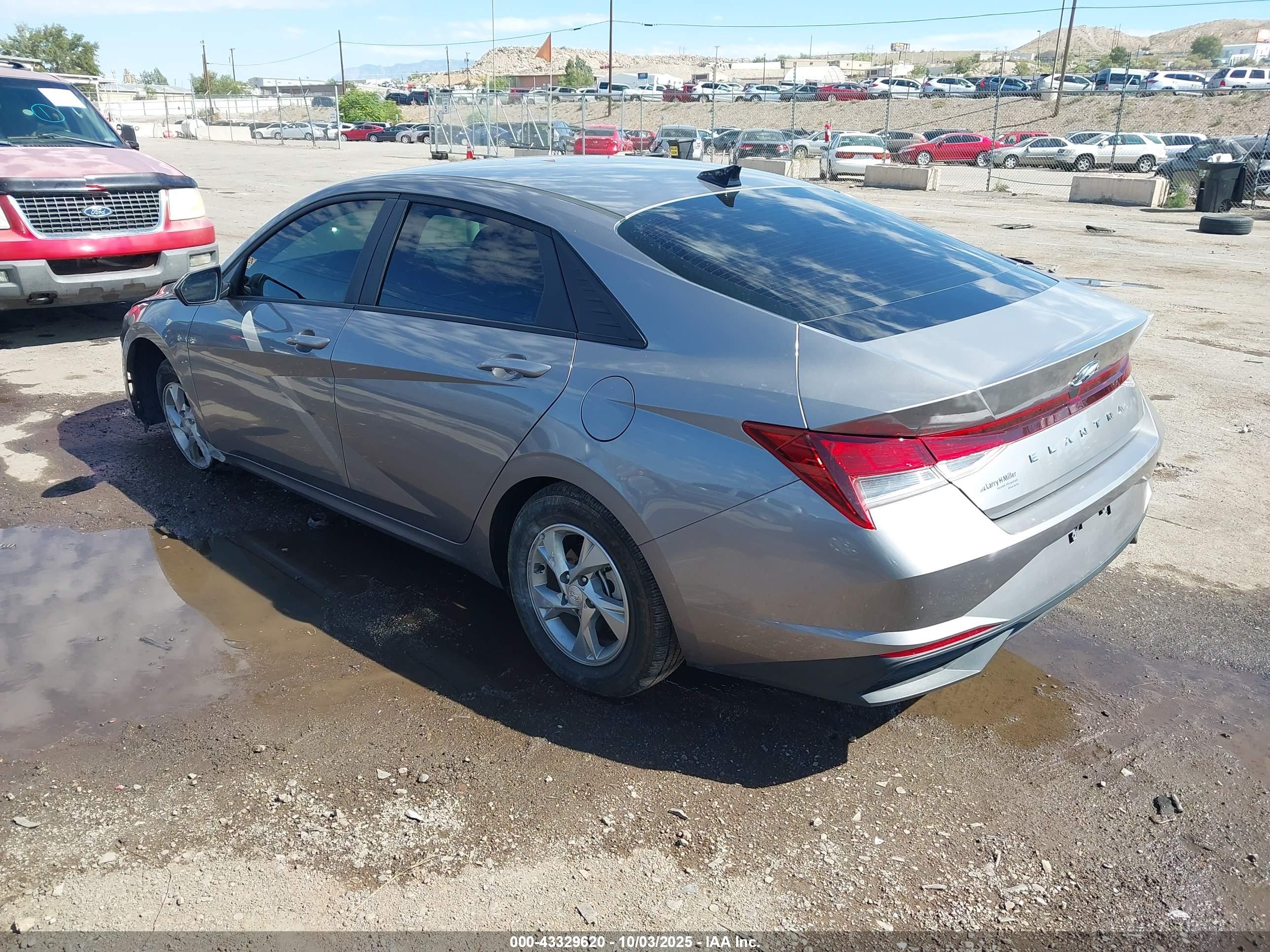 HYUNDAI ELANTRA image 3