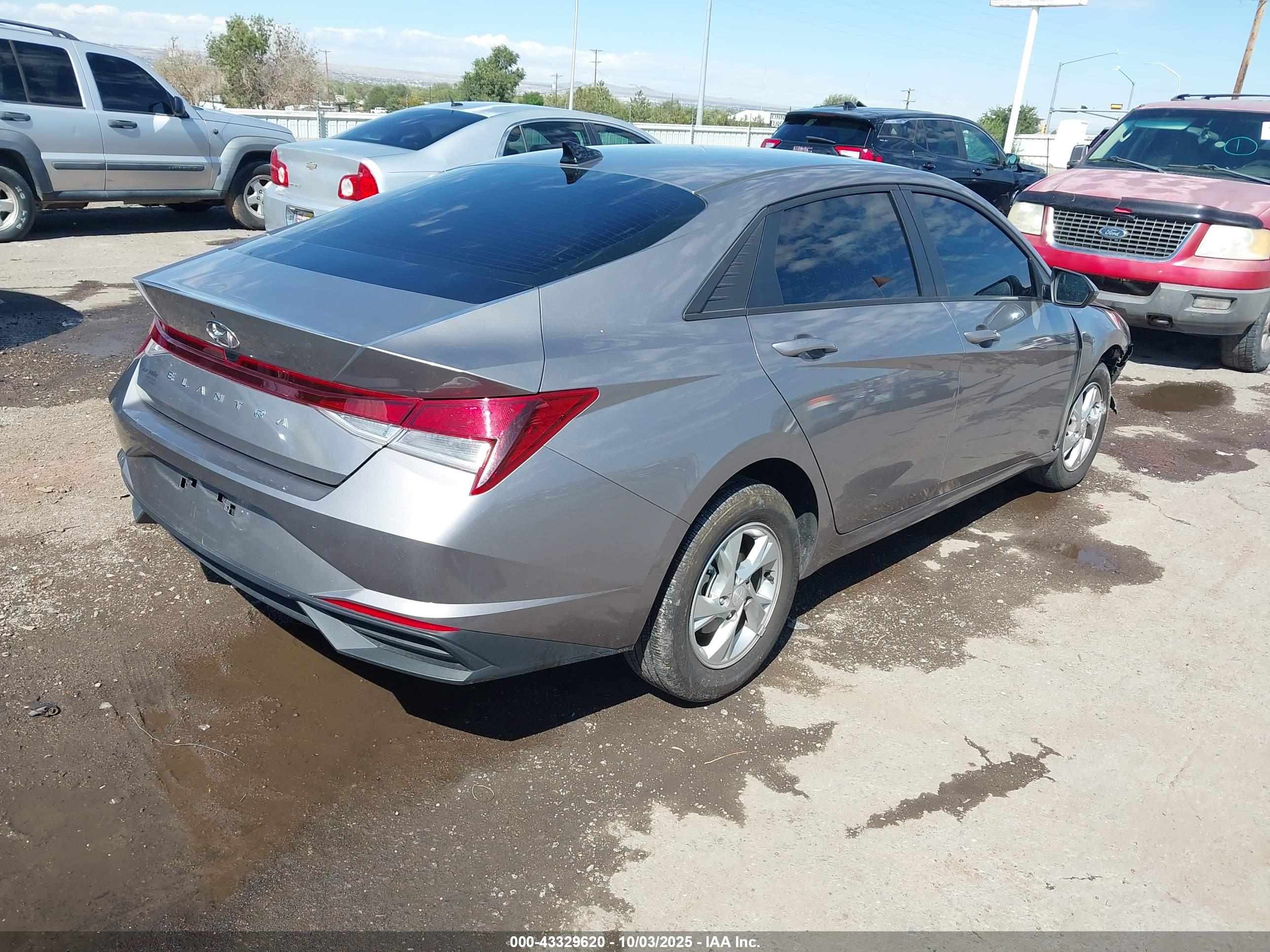 HYUNDAI ELANTRA image 4
