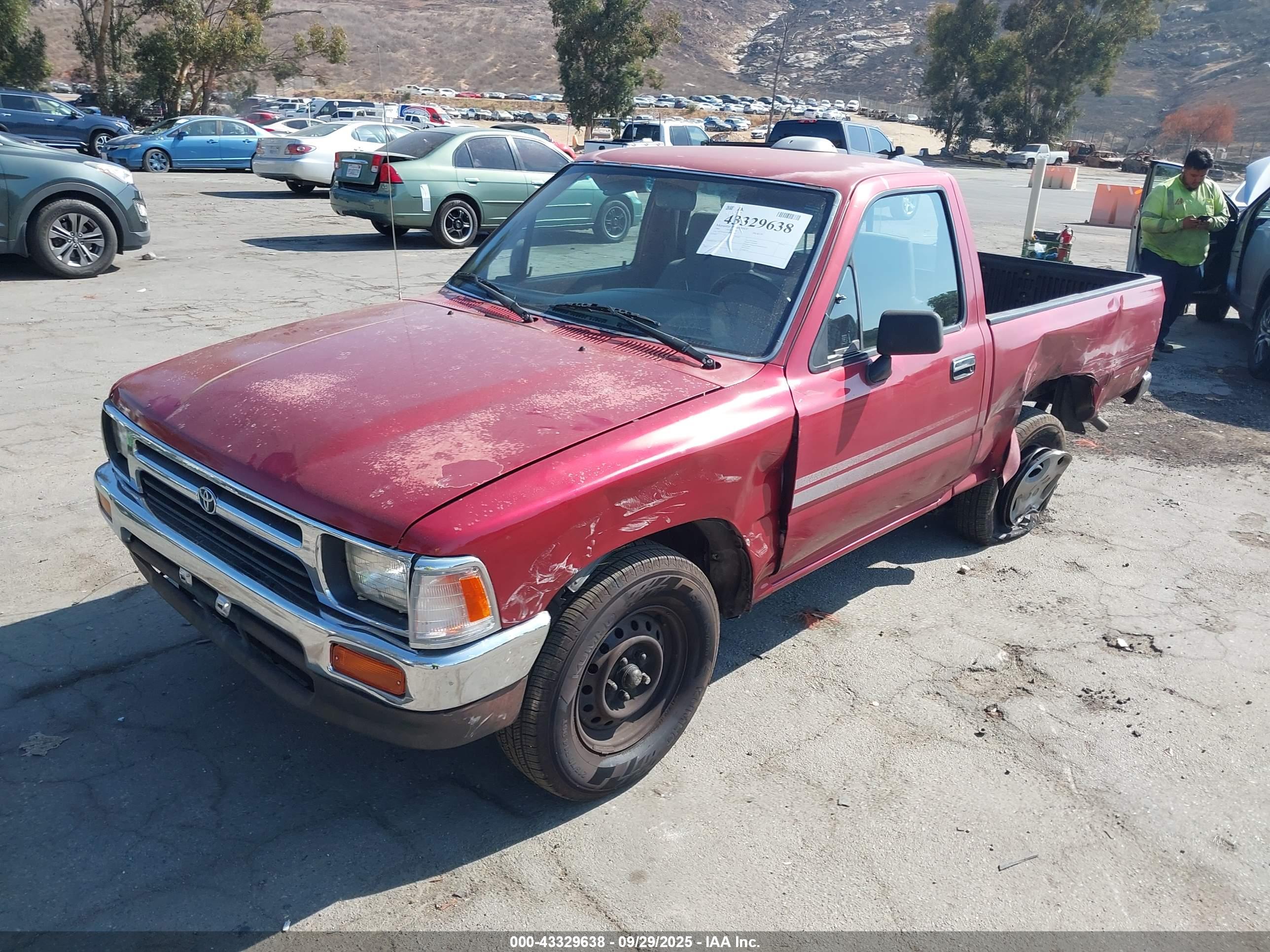 TOYOTA PICKUP image 2