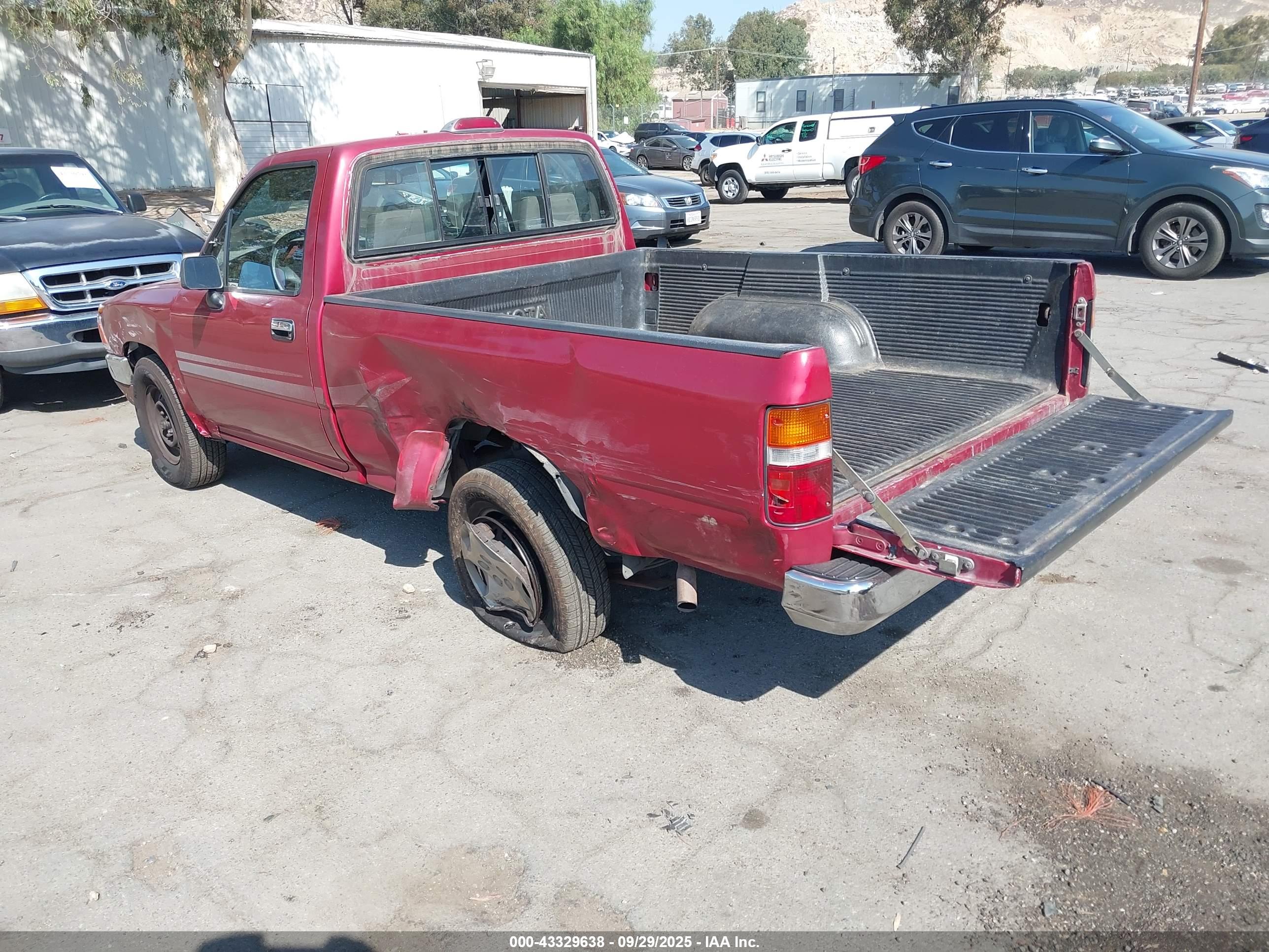 TOYOTA PICKUP image 3
