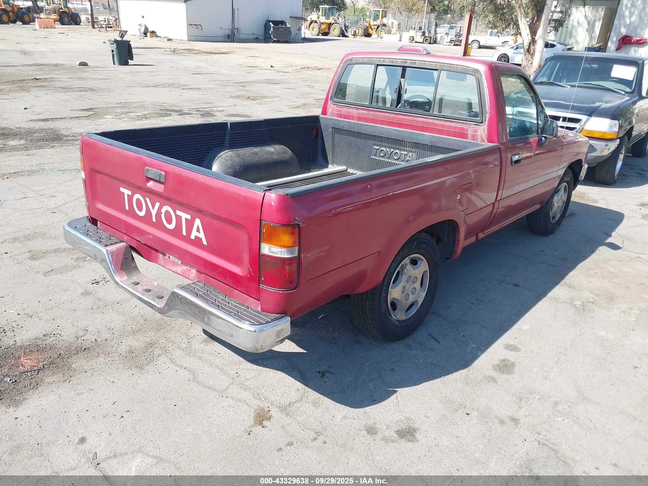 TOYOTA PICKUP image 4