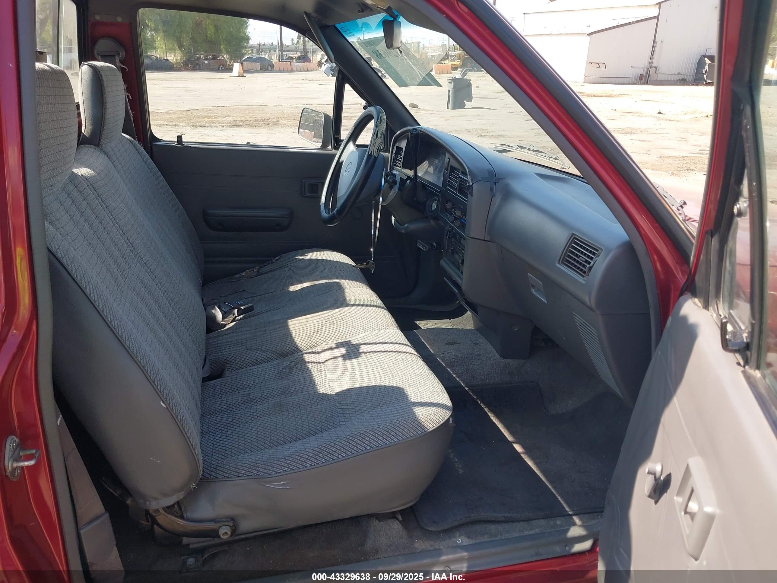 TOYOTA PICKUP image 5